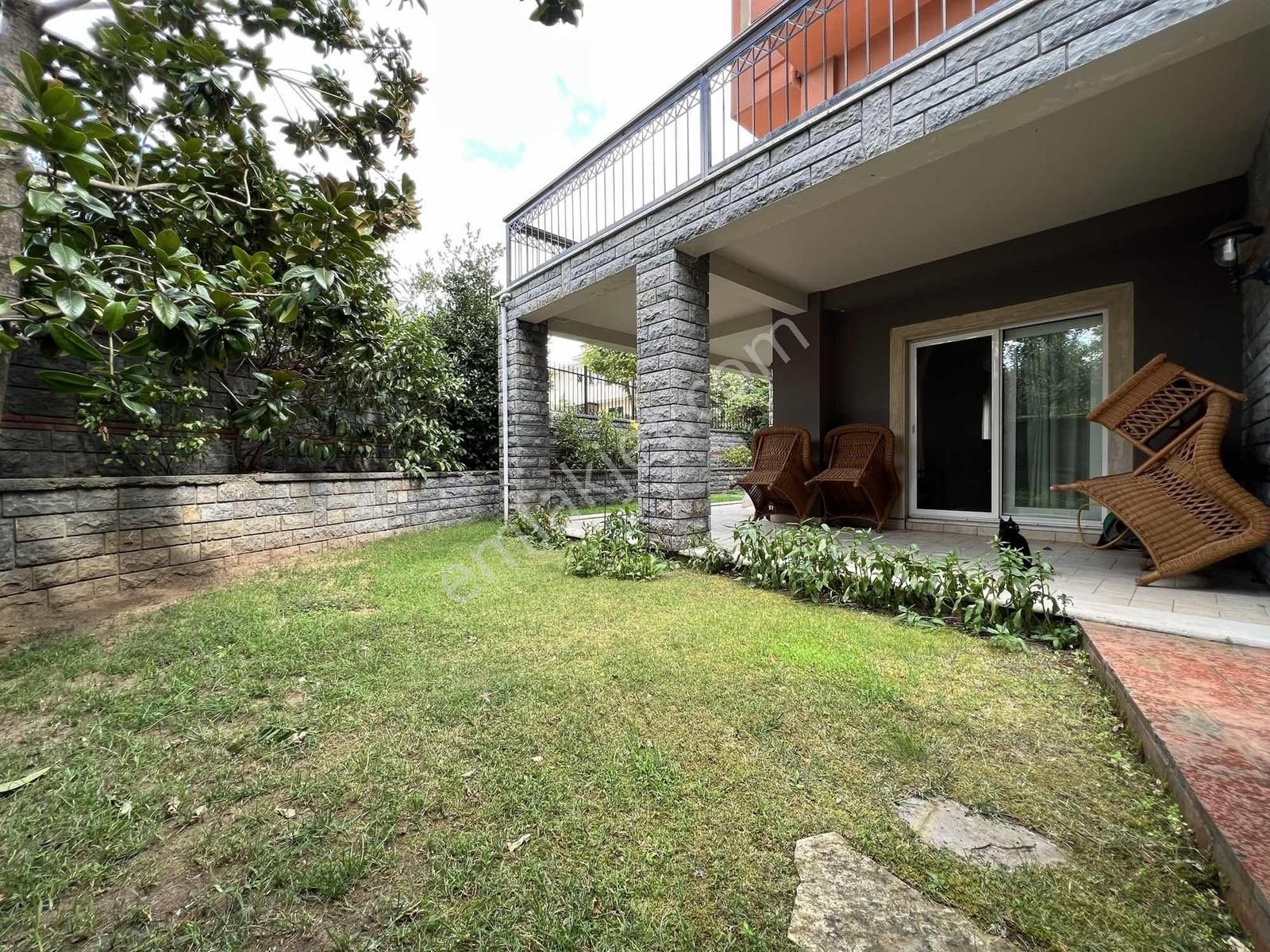 Çengelköy Ata-2 Sitesinde 320 M2 Masrafsız Köşe Konumlu Triplex - Görsel 6