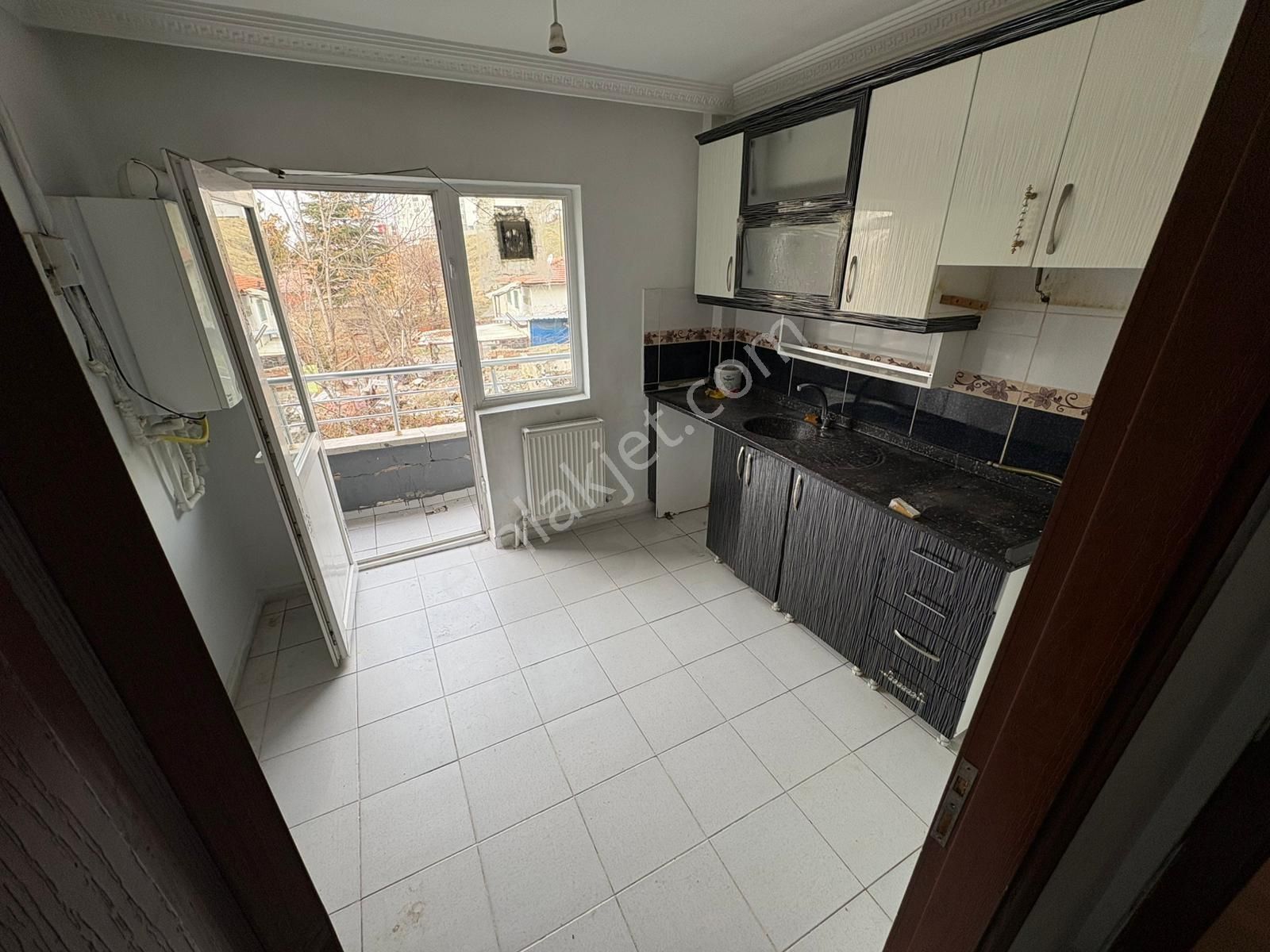 Yılmazer Emlak'dan Çatak Cadde Üzerinde 3+1 Kiralık Daire - Görsel 15
