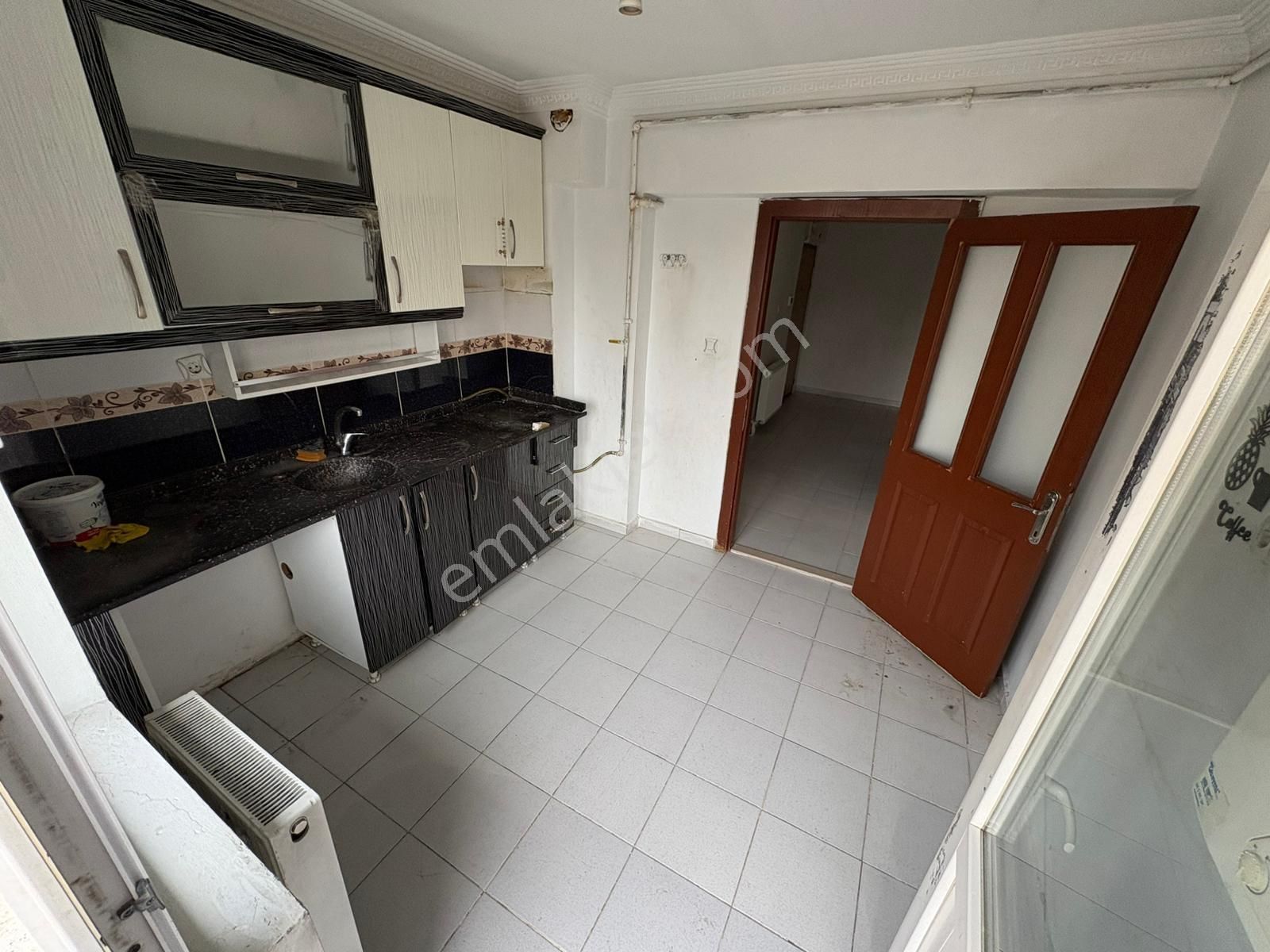 Yılmazer Emlak'dan Çatak Cadde Üzerinde 3+1 Kiralık Daire