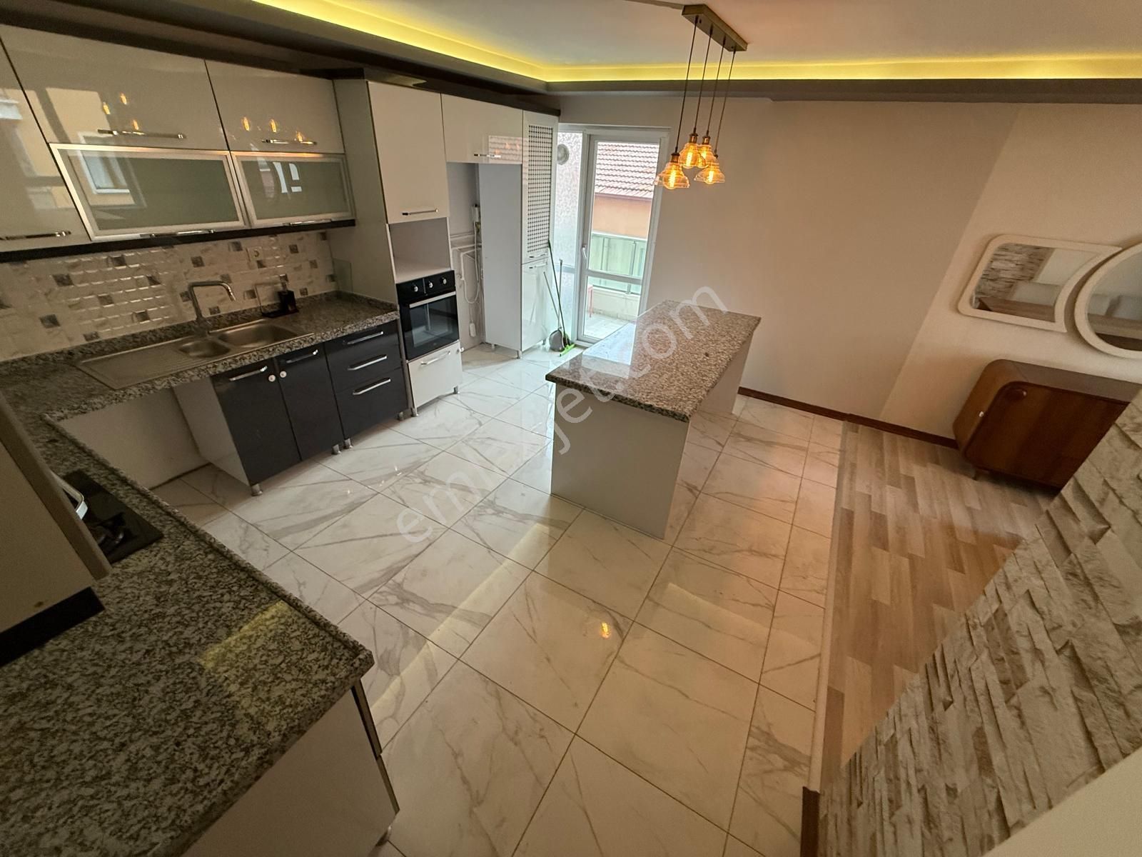 Yayla'da Full+full Yapılı Genç Binada 5+1 Dubleks Daire!