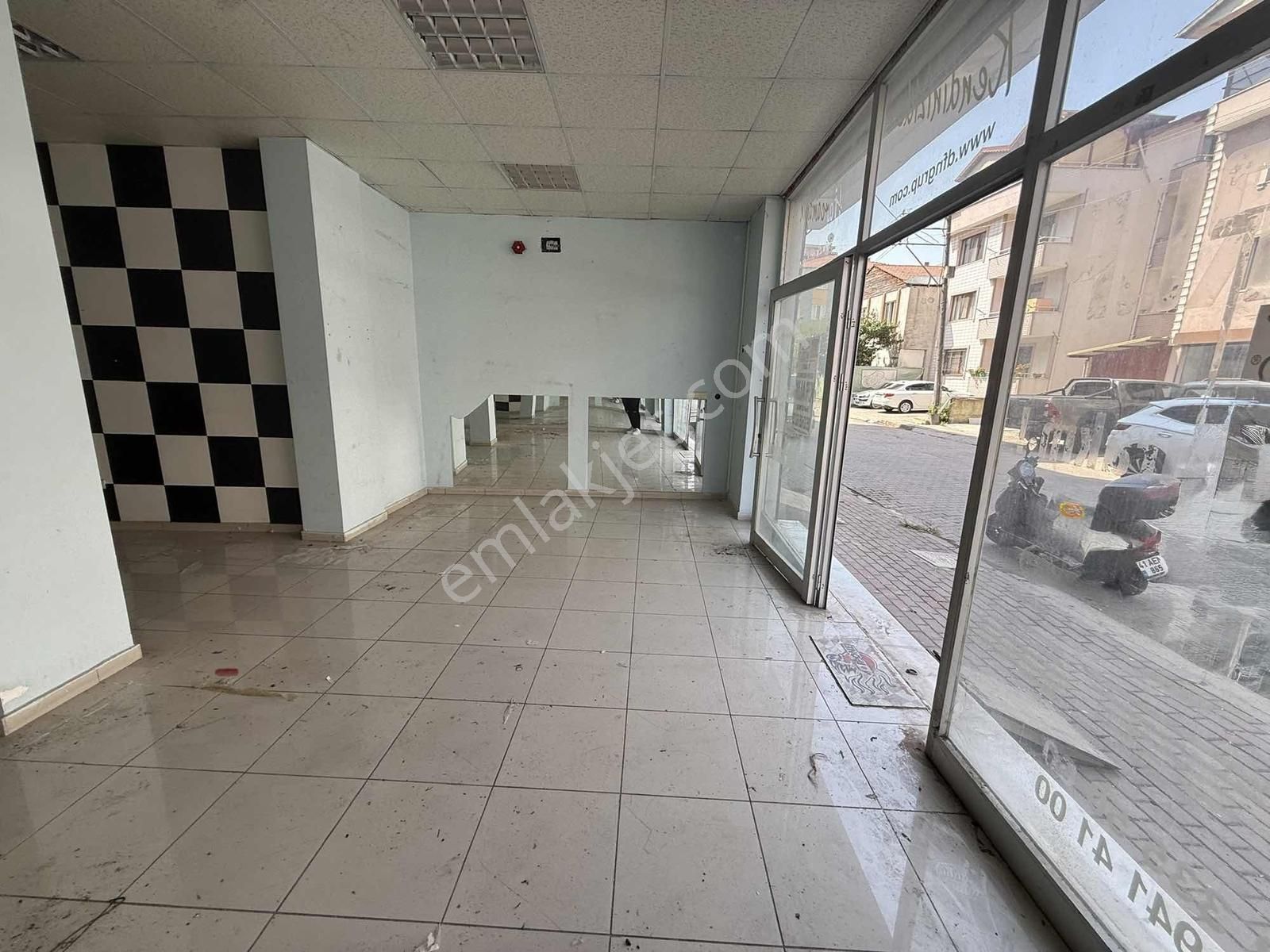 Tarcanlardan Yenişehirde 230m2 Kiralık Boş Dükkan Tramvaya 20 Mt - Görsel 2