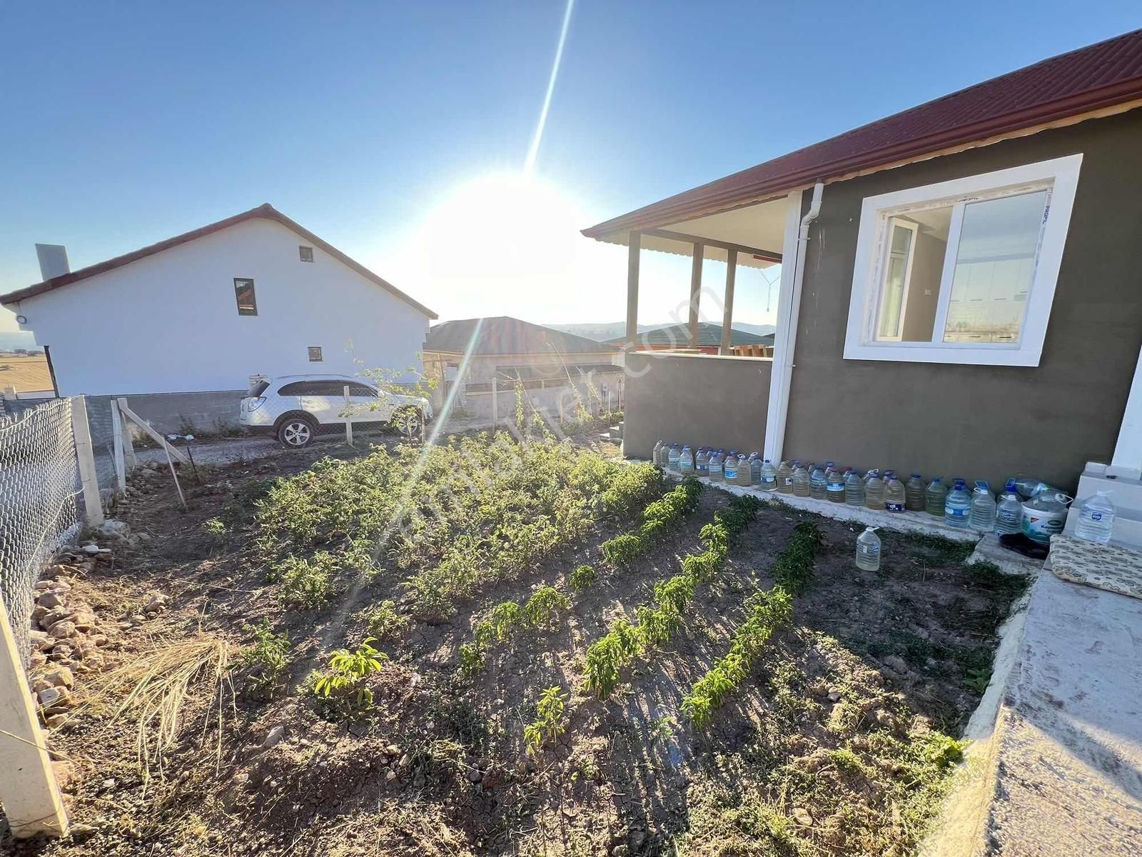 Gicikte 75m2 Ev 300m2 Bahçe Elektrikli Sulu Full Yapılı