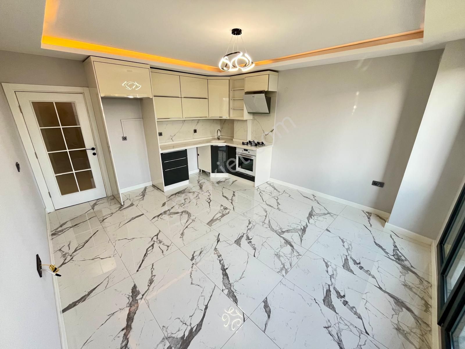 Akçay Özgüven Emlak'tan Arakat Ön Cephe Lüks 1+1 - Görsel 2