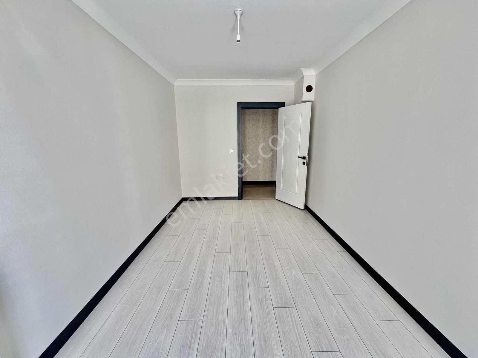 Altındağ Karapürçekte Satılık 3+1 Cadde Üzeri - Görsel 2