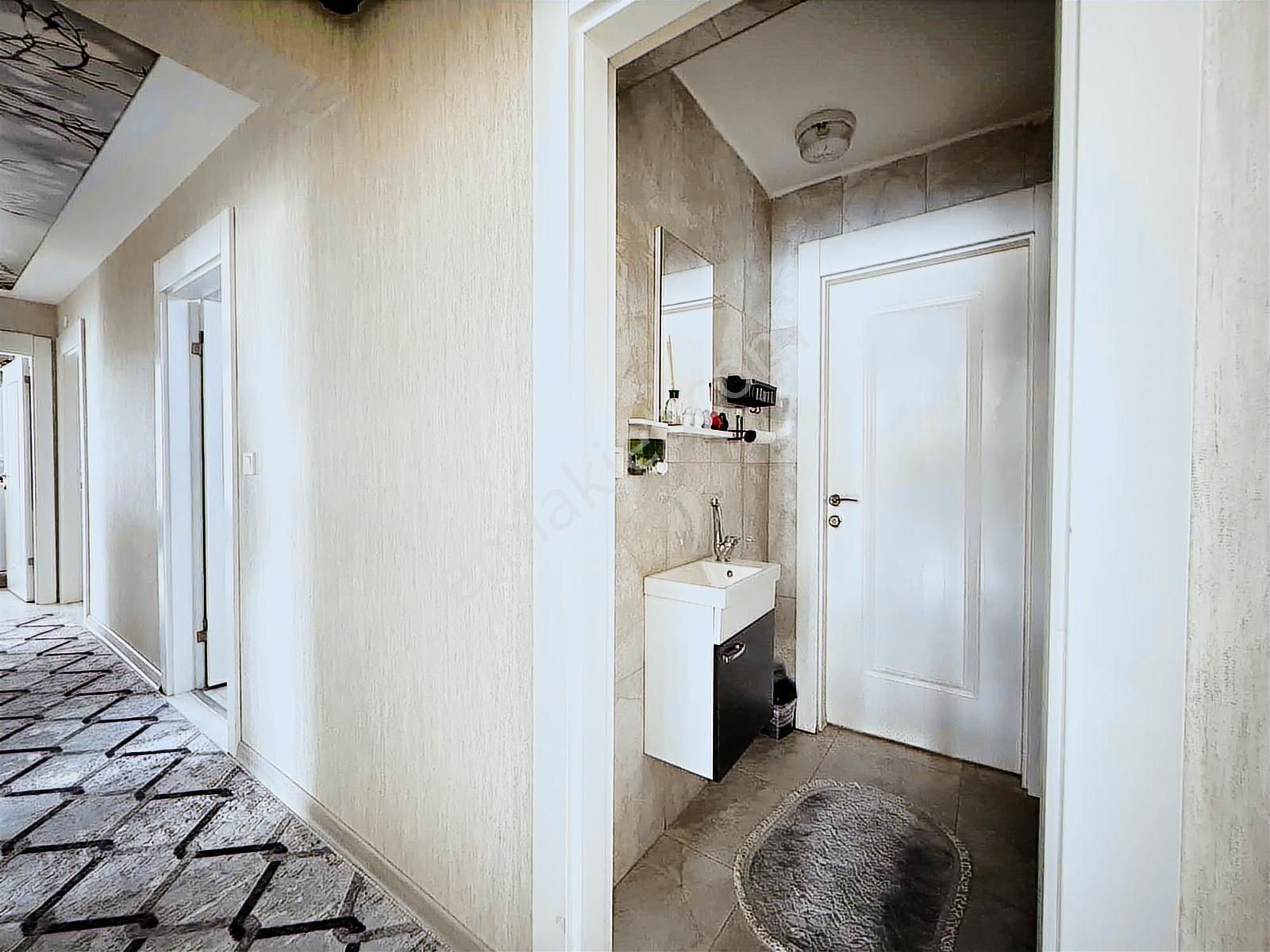 Karapürçekte 4+1 Cadde Üzeri Daire 175m2 Tema Park Mevkii - Görsel 26