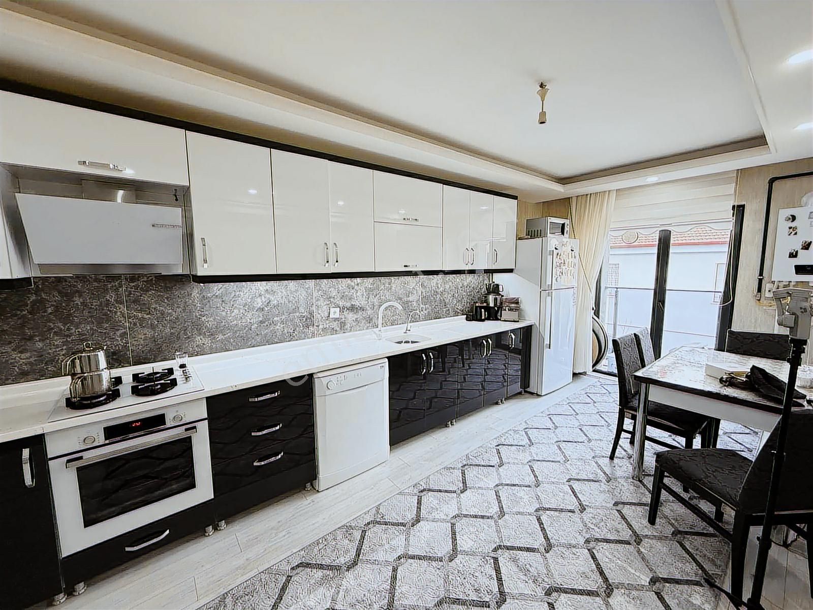 Karapürçekte 4+1 Cadde Üzeri Daire 175m2 Tema Park Mevkii - Görsel 21