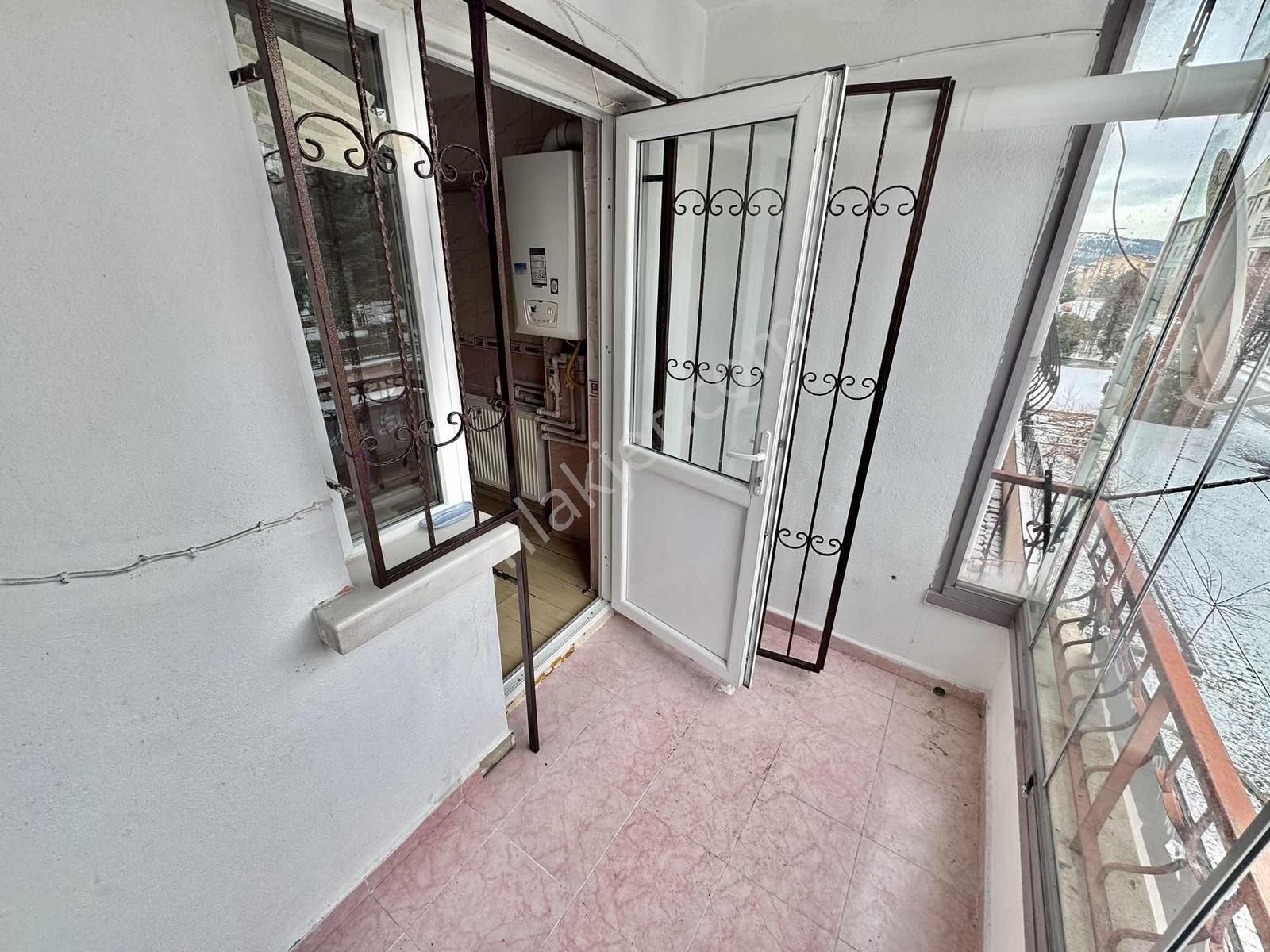 Karapürçek 3+1 Cadde Üzeri 1. Kat Ön Cephe 125m2 Ebeveyn Bany. - Görsel 14