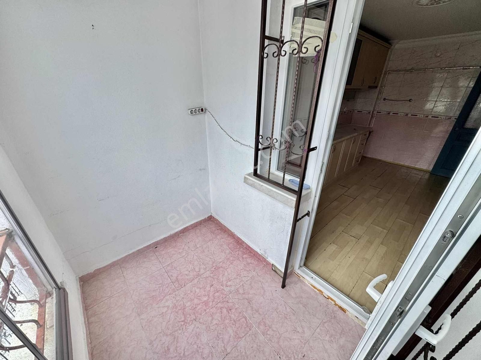 Karapürçek 3+1 Cadde Üzeri 1. Kat Ön Cephe 125m2 Ebeveyn Bany. - Görsel 2