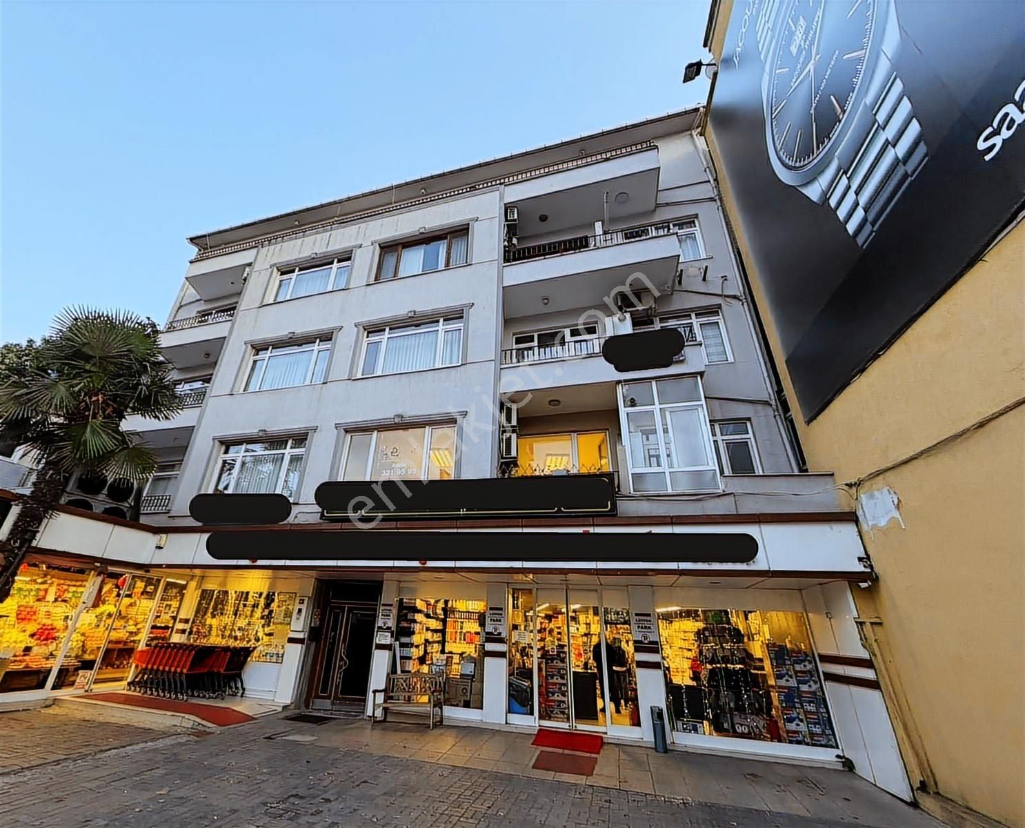 Beylerbeyi Boğaz Hattı 'nda Ana Cadde Cepheli Satılık 2+1 Daire