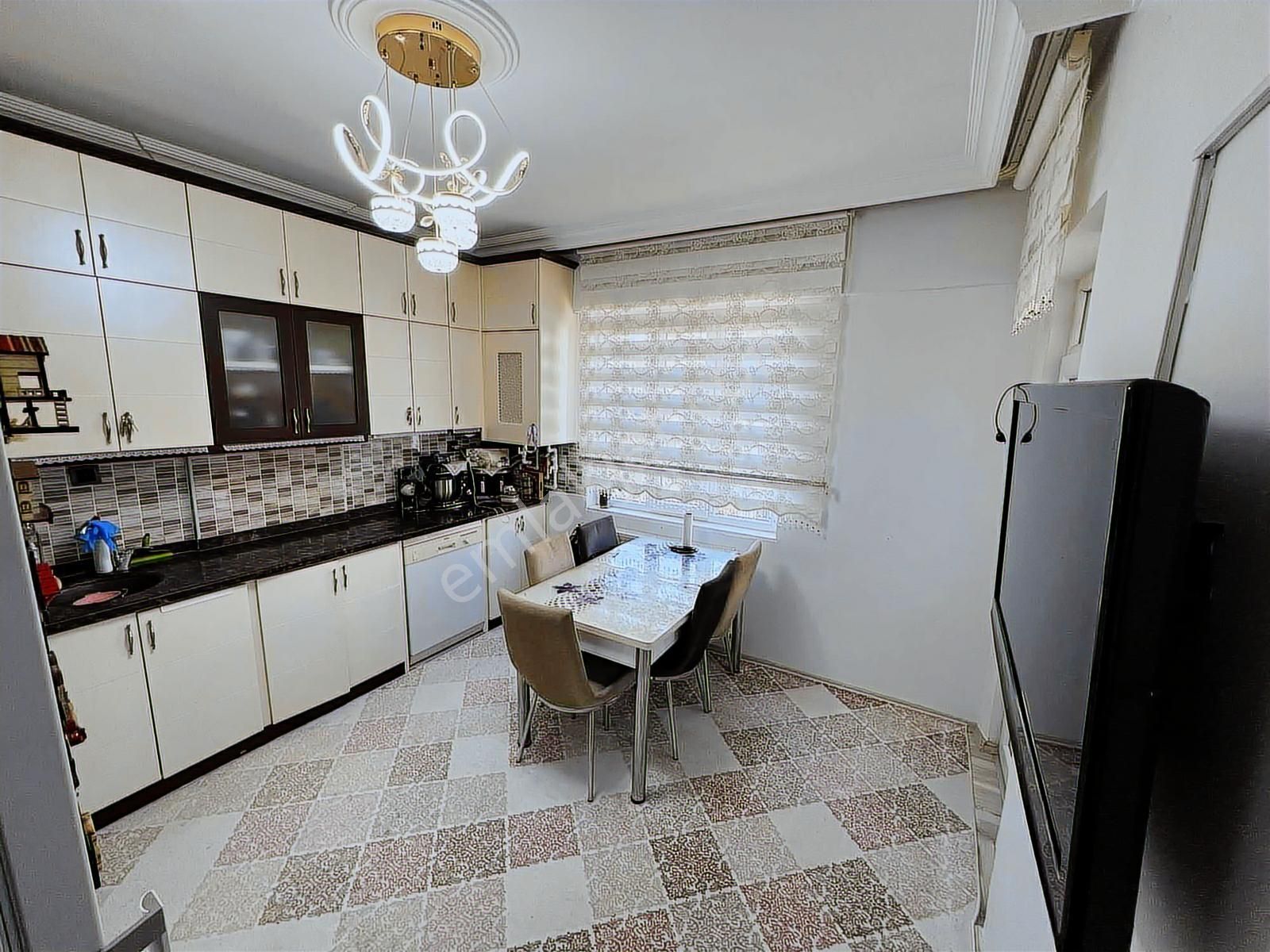 Uzaydan Güneykent De Satılık Geniş Daire - Görsel 6