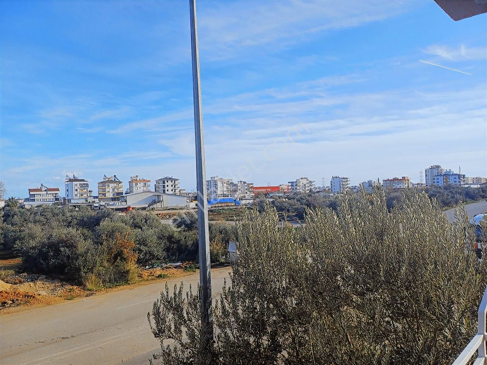 Tramvaya 50 Metre Satılık 3+1 Geniş Katta Kaçmaz! Emineve Uygun