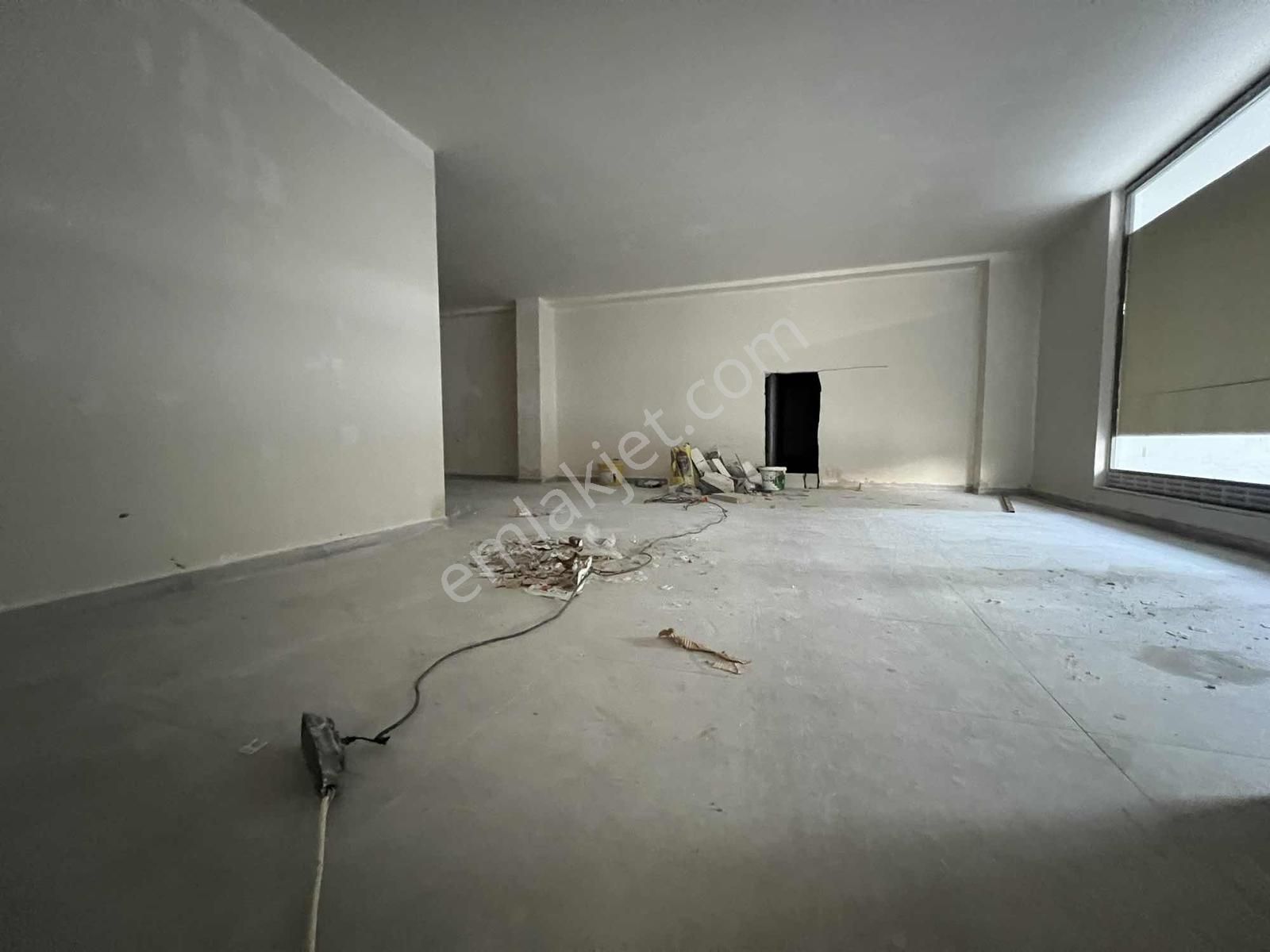 İşlek Cadde Üzeri Kullanıma Hazır 400 M² Dükkan - Görsel 15