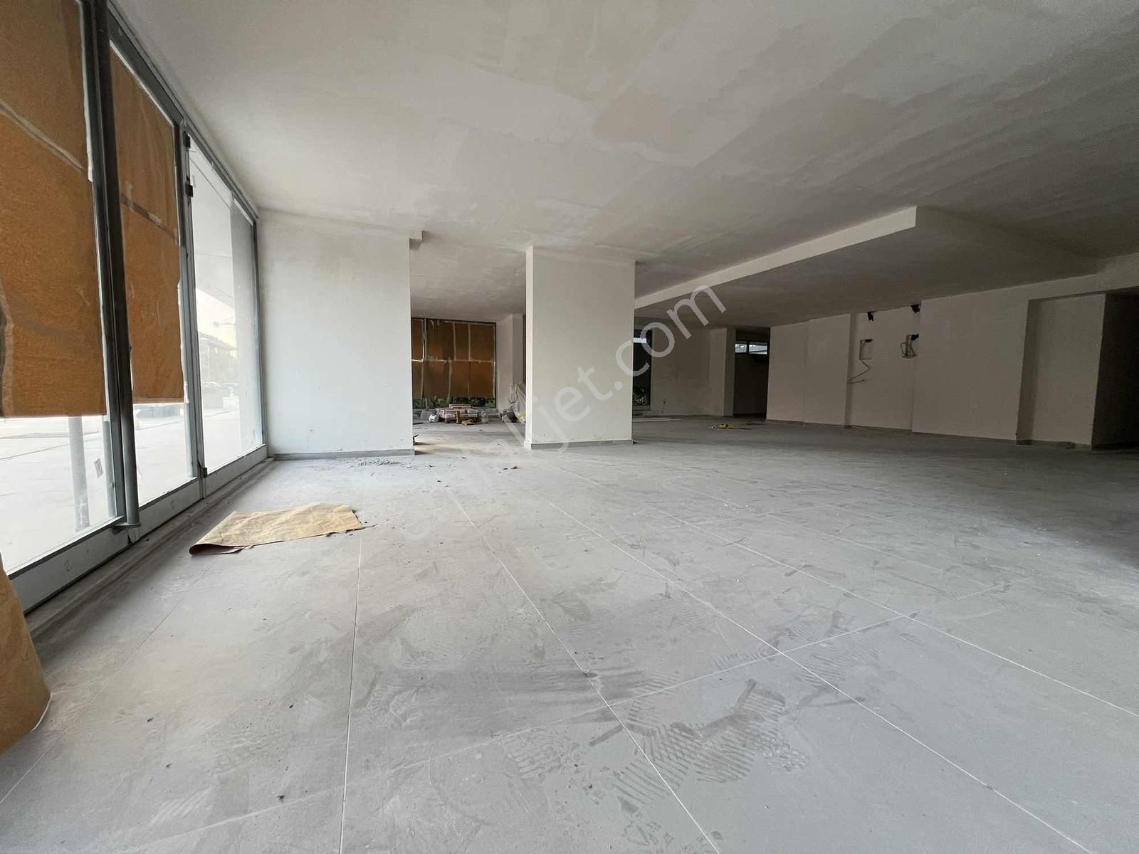 İşlek Cadde Üzeri Kullanıma Hazır 400 M² Dükkan - Görsel 9