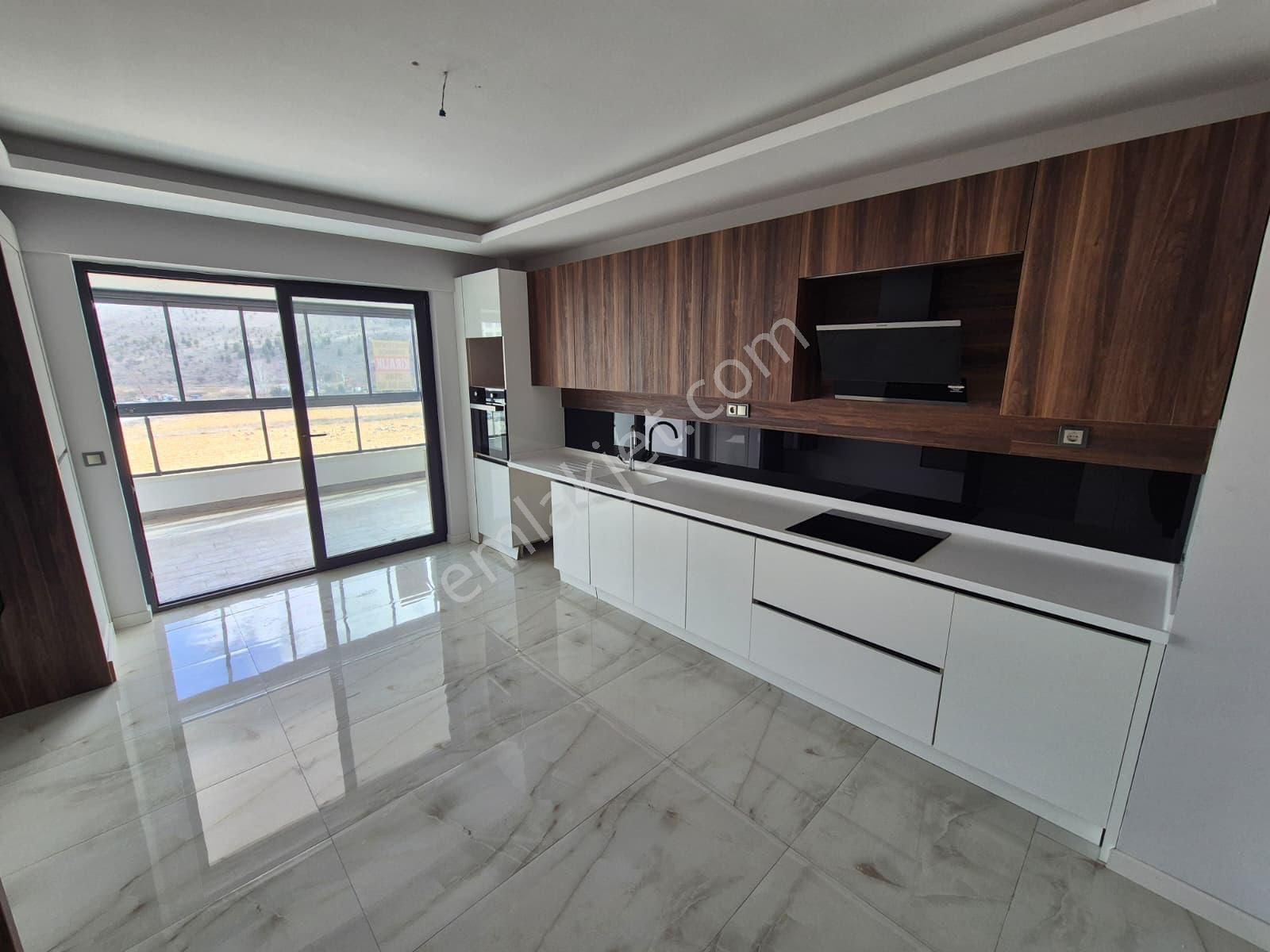 Bulvar Yenikent Sitesinde 4+1 Yerden Isıtmalı Modern Lüks Kiralık Daire - Görsel 6