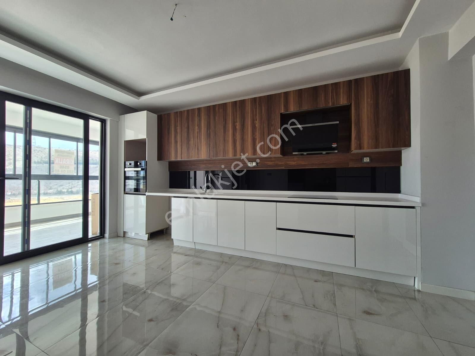 Bulvar Yenikent Sitesinde 4+1 Yerden Isıtmalı Modern Lüks Kiralık Daire - Görsel 2