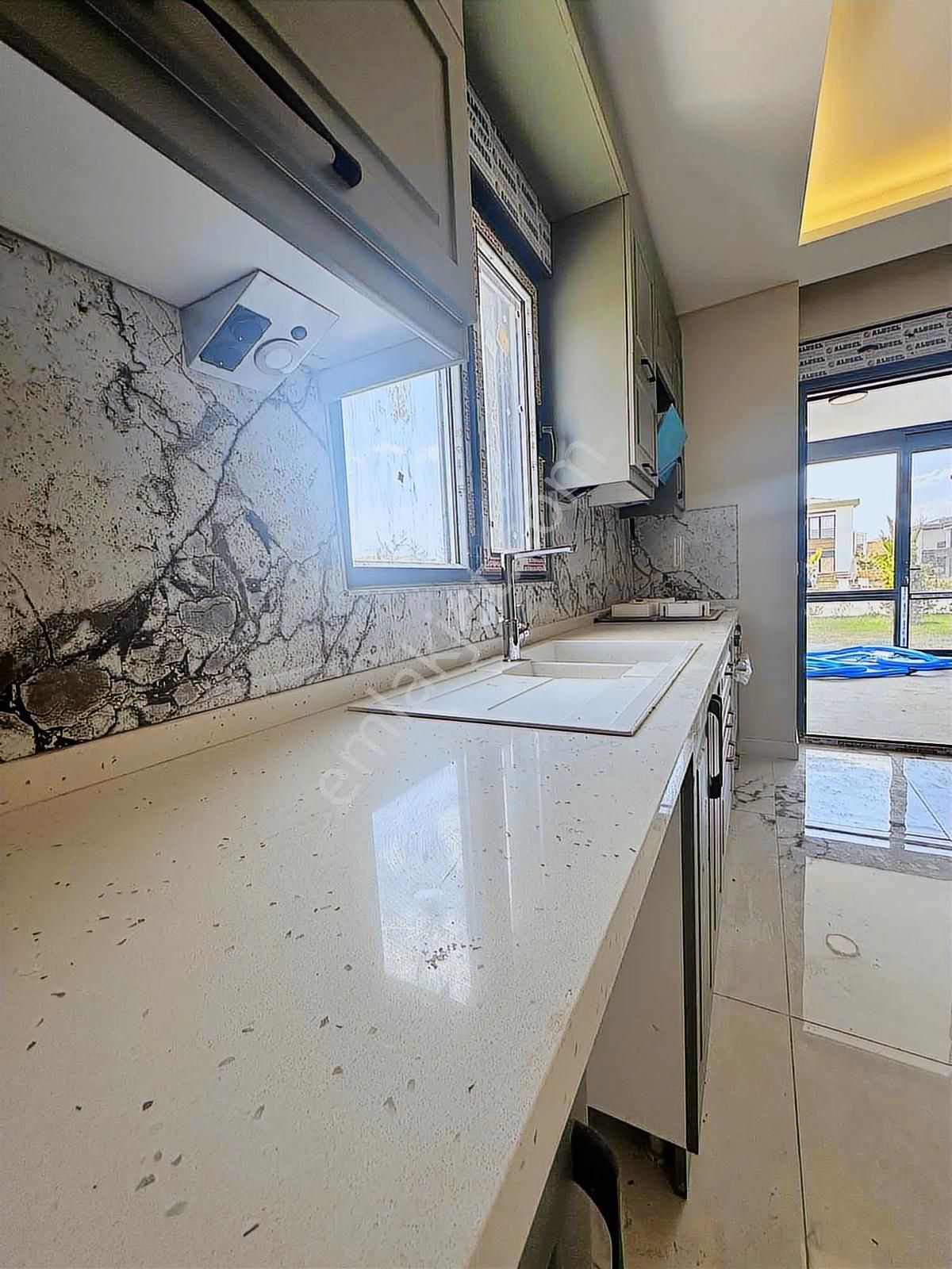 Mege'den S.paşa Namık Kemal Mah.de Havuzlu Satılık 4+1 Villalar - Görsel 6