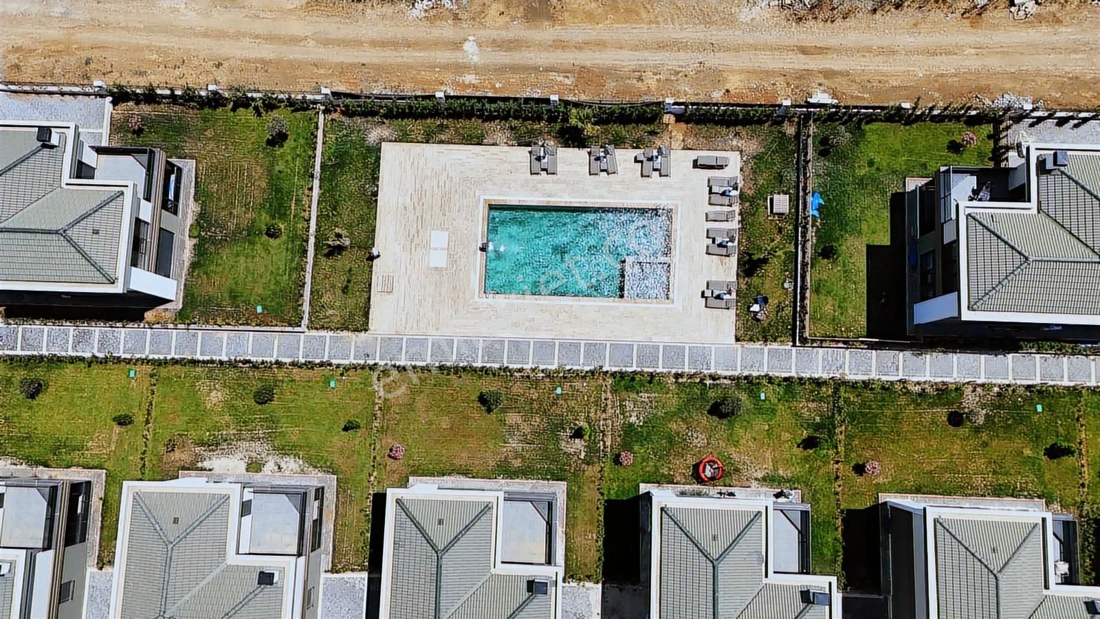 Mege'den S.paşa Namık Kemal Mah.de Havuzlu Satılık 4+1 Villalar - Görsel 10