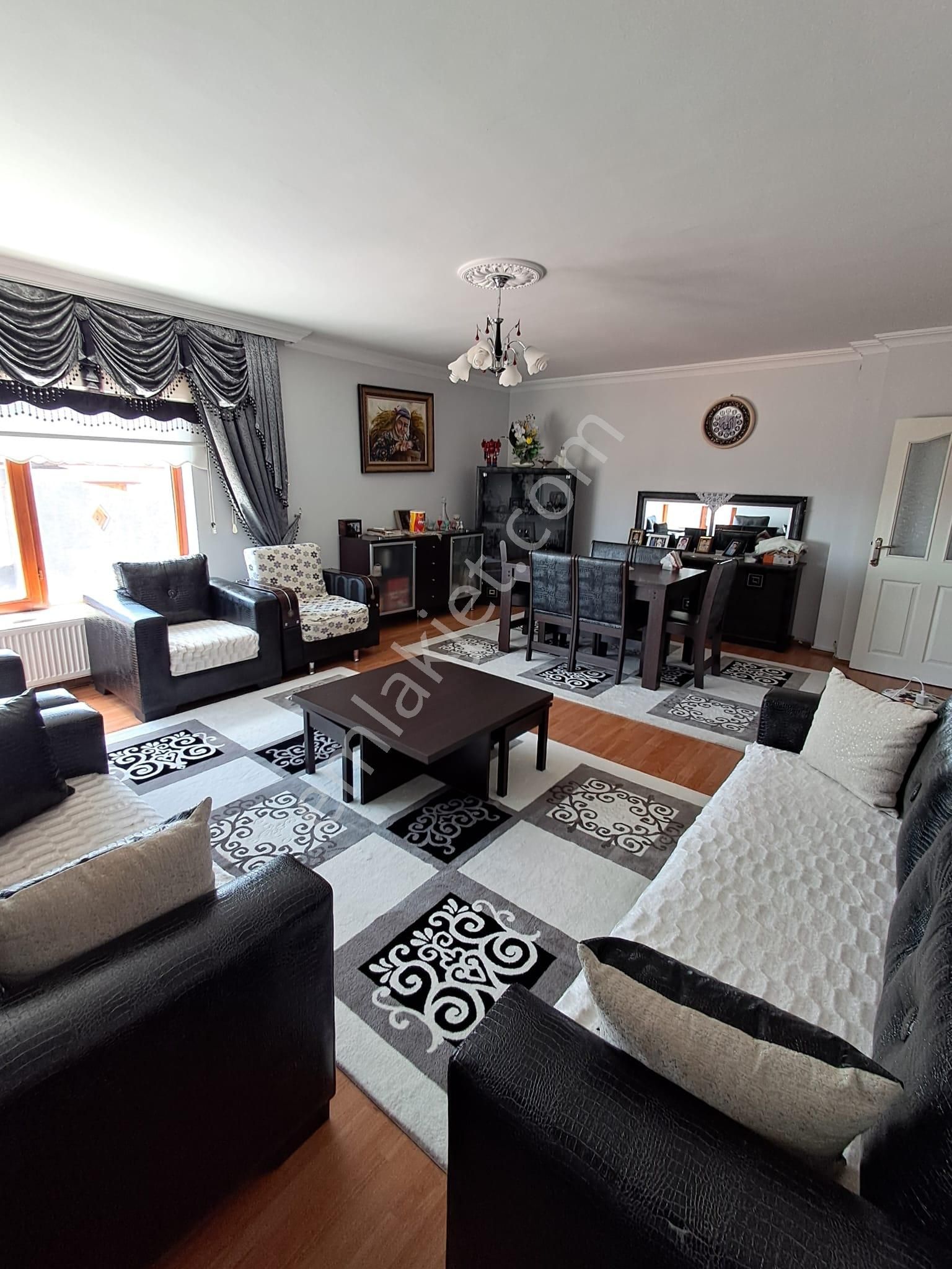 Y.mahalle Şentepe'de Panoramik Manzaralı Site İçi 3+1 Satılık Daire