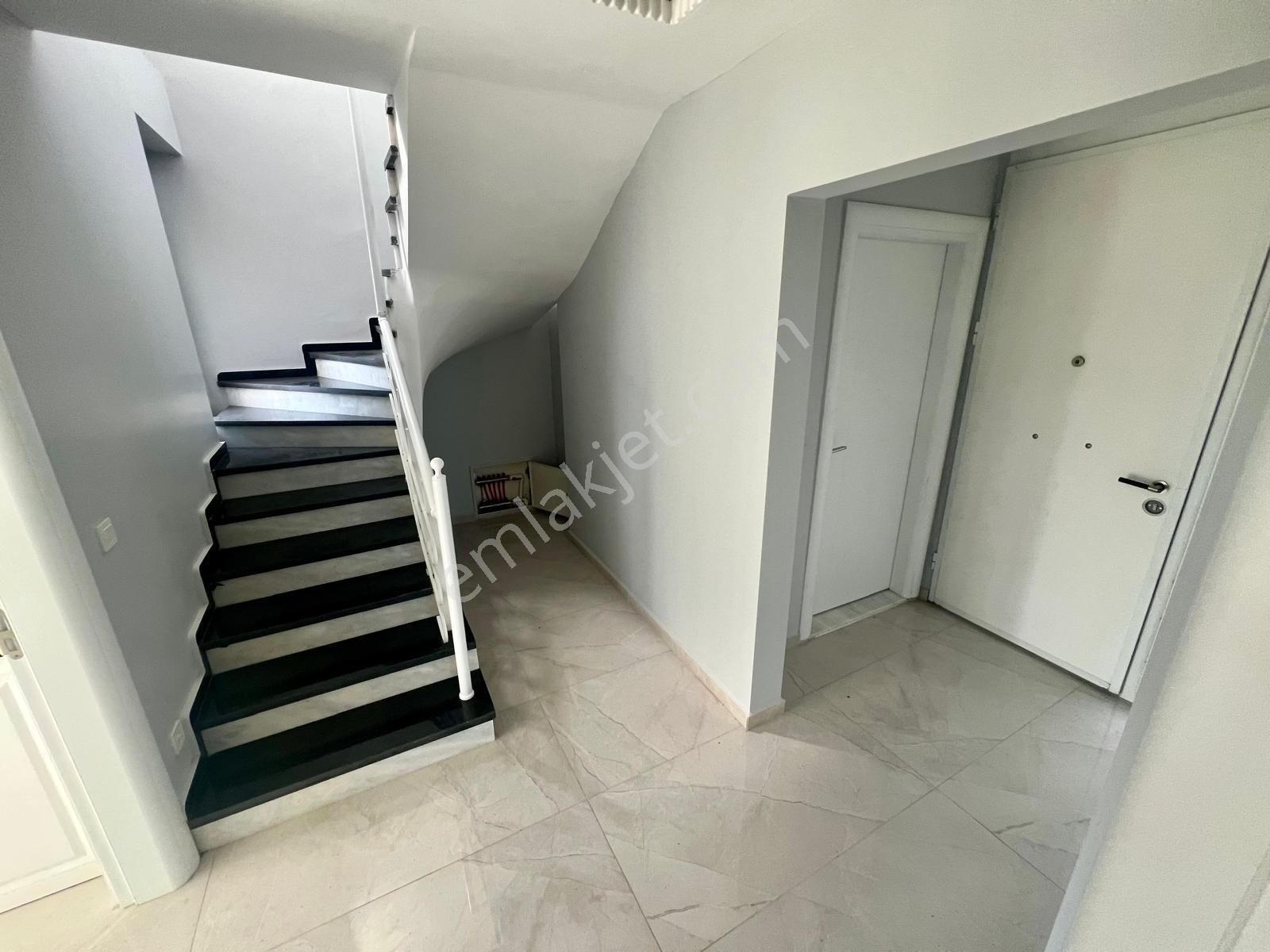 Aras Emlaktan Pelitköyde Havuzlu Site İçi Denize 100 M. Villalar - Görsel 12