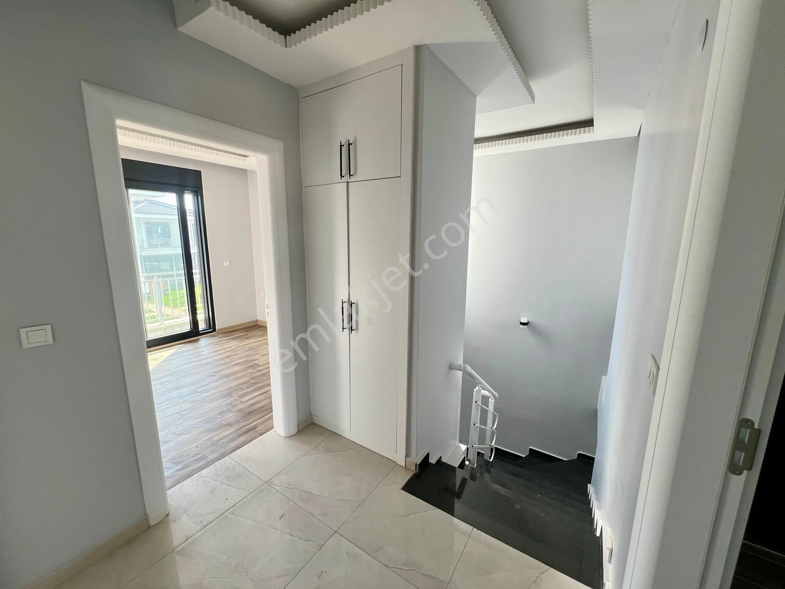 Aras Emlaktan Pelitköyde Havuzlu Site İçi Denize 100 M. Villalar - Görsel 24