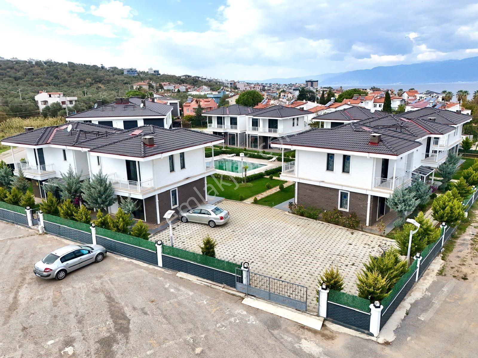 Aras Emlaktan Pelitköyde Havuzlu Site İçi Denize 100 M. Villalar - Görsel 4