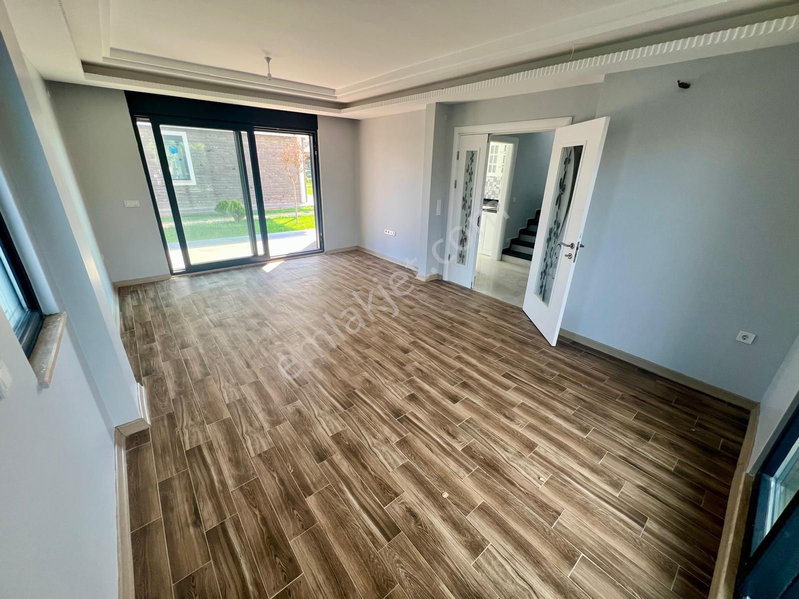 Aras Emlaktan Pelitköyde Havuzlu Site İçi Denize 100 M. Villalar - Görsel 14