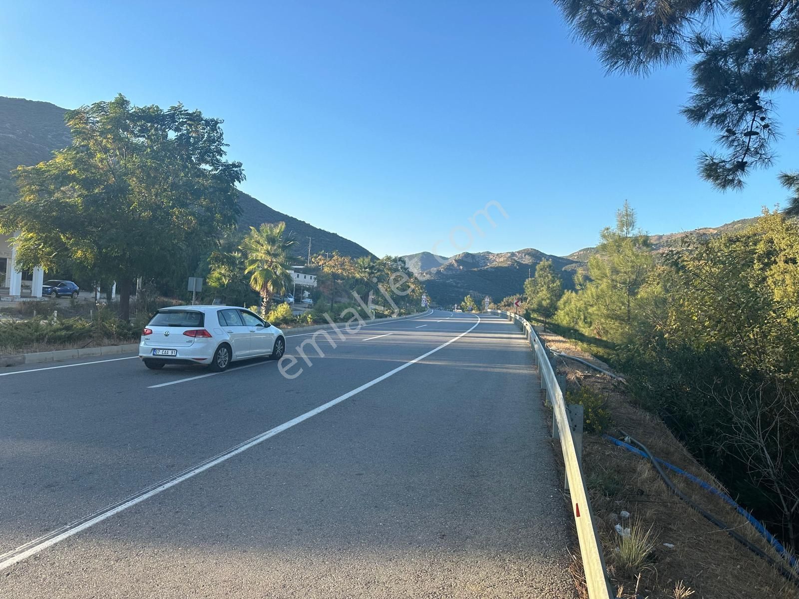 Anayola Sıfır Konumda 8.346 Mt2 Tarla