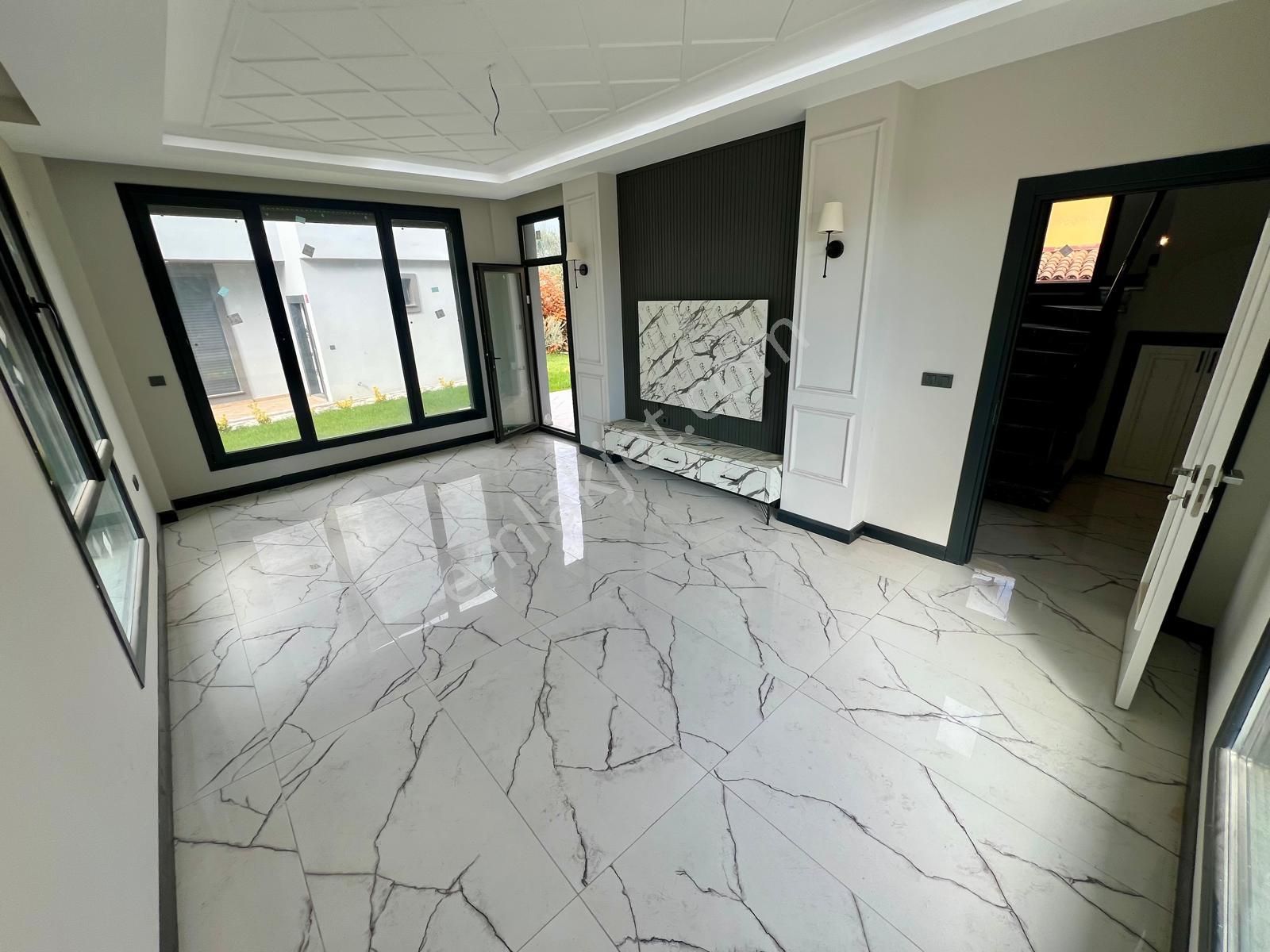 Aras Emlaktan Pelitköyde Havuzlu Site İçi Müstakil Villalar - Görsel 12