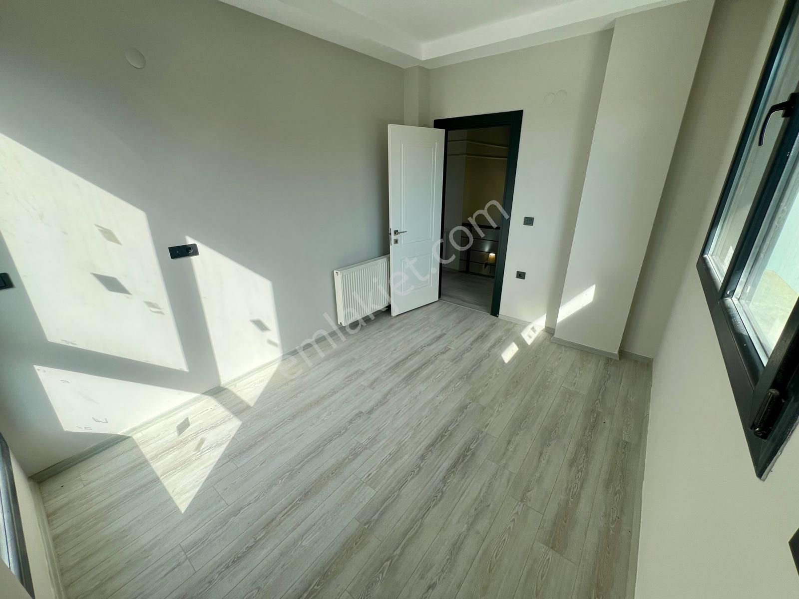 Aras Emlaktan Pelitköyde Havuzlu Site İçi Müstakil Villalar - Görsel 24