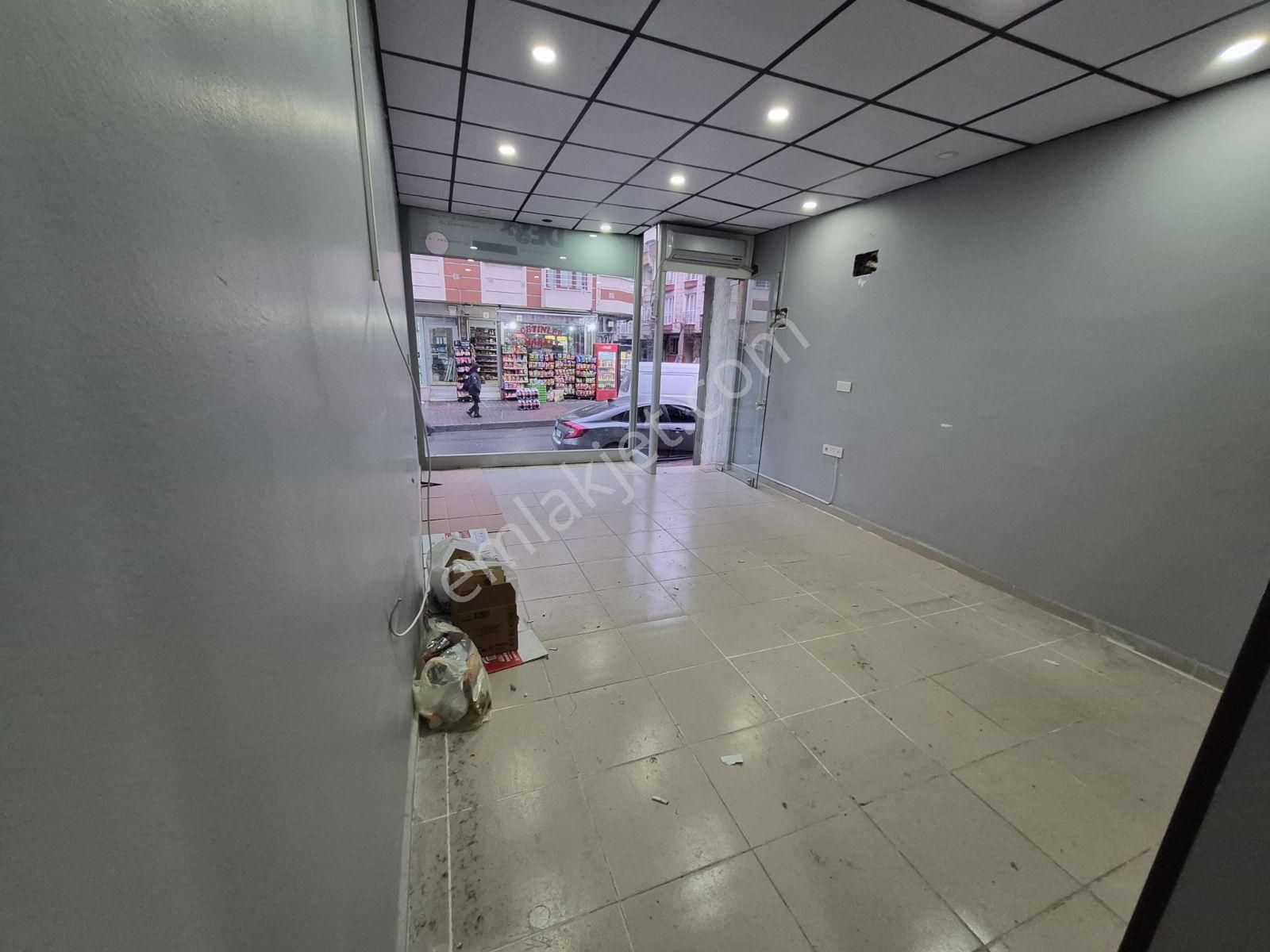 Papatya Emlak,tan Perşembe Pazarı Caddesinde Kiralık Dükkan