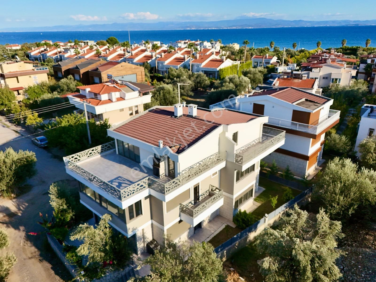 Akçay Aras Emlaktan Narlıda Denize 150 Metre 4+1 Köşe Villa - Görsel 5