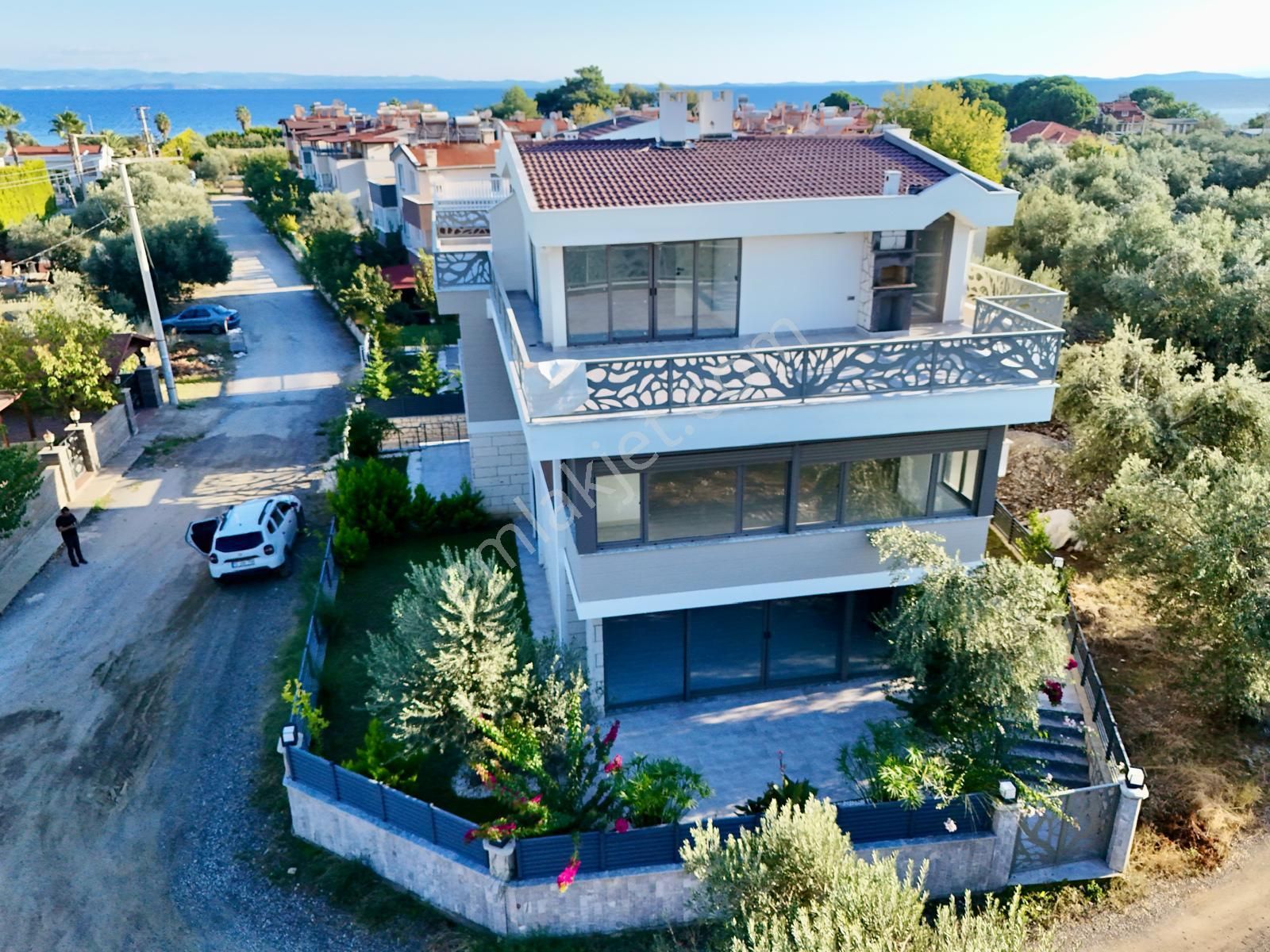 Akçay Aras Emlaktan Narlıda Denize 150 Metre 4+1 Köşe Villa - Görsel 3