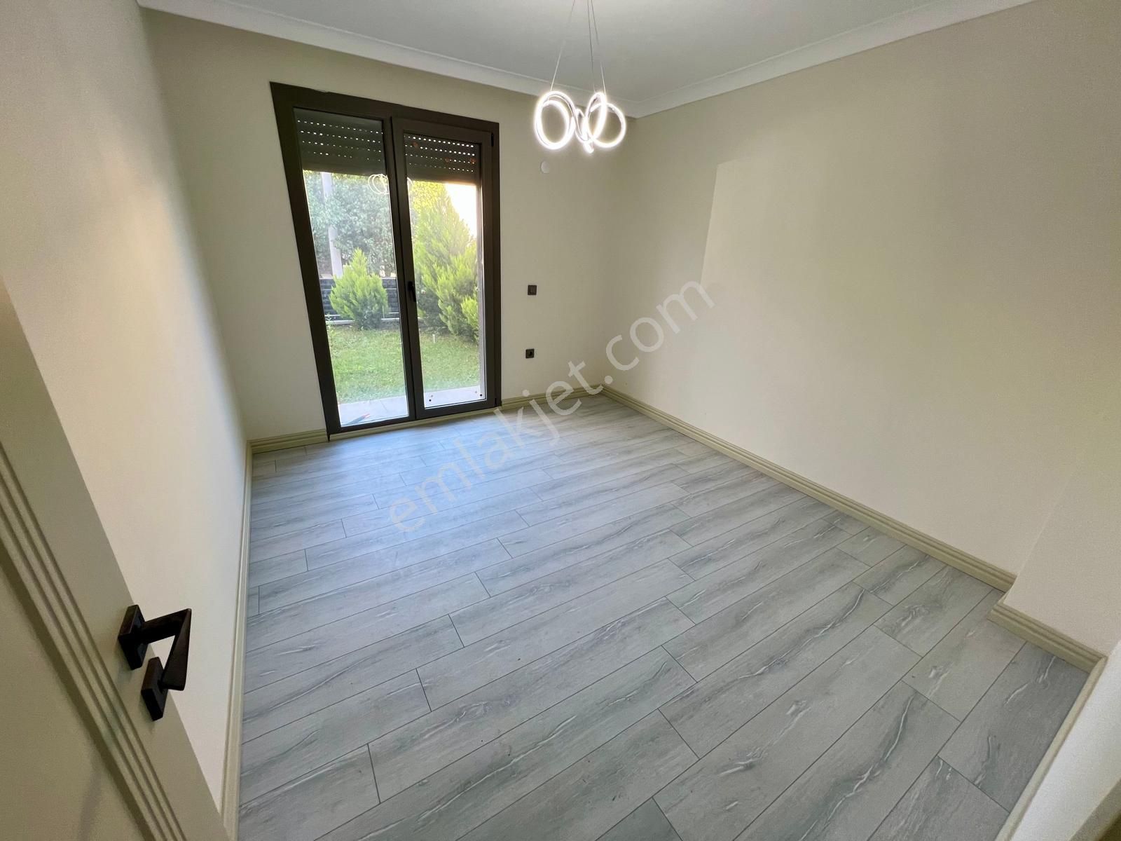 Akçay Aras Emlaktan Narlıda Denize 150 Metre 4+1 Köşe Villa - Görsel 16