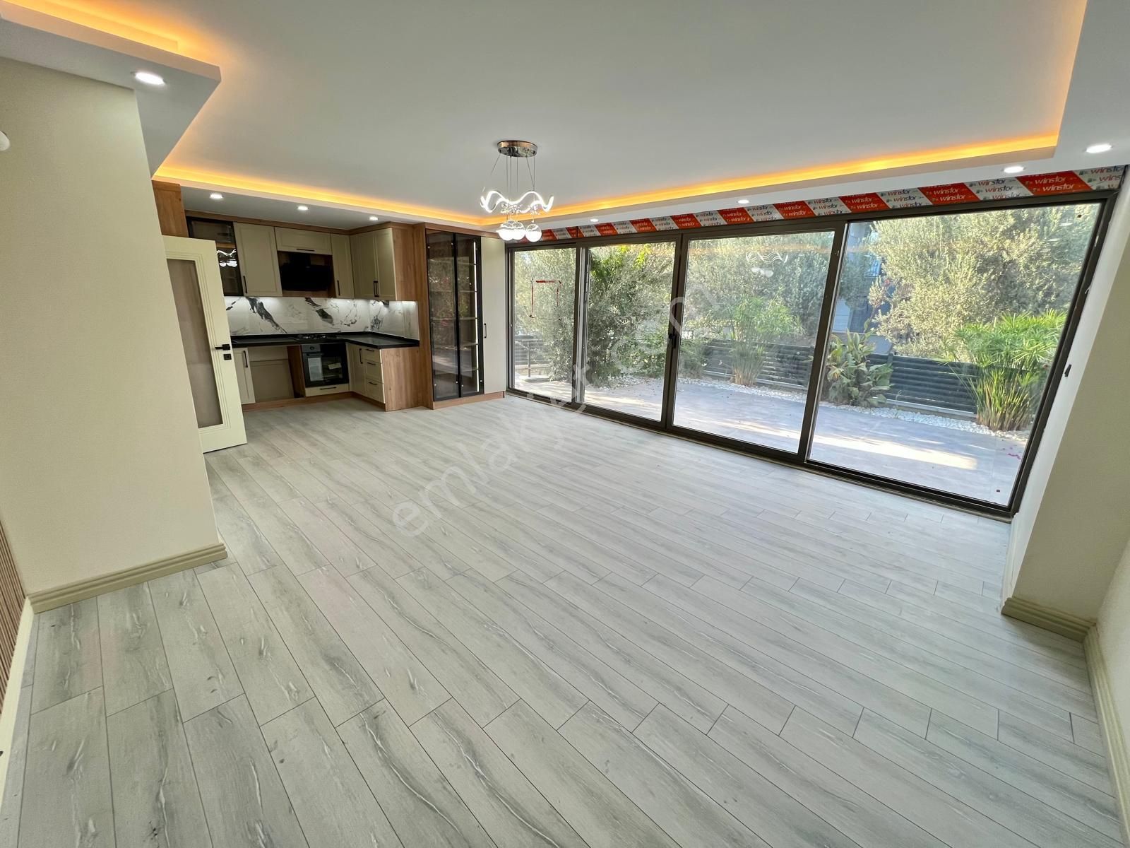 Akçay Aras Emlaktan Narlıda Denize 150 Metre 4+1 Köşe Villa - Görsel 8