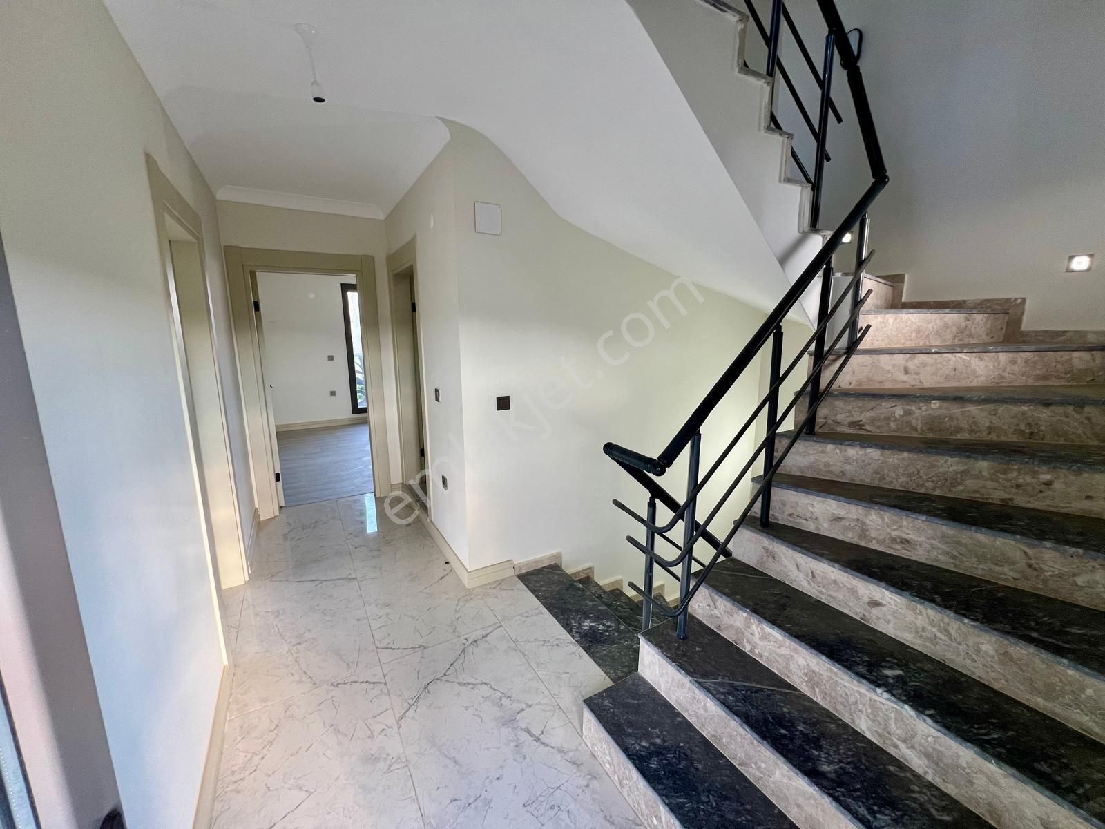 Akçay Aras Emlaktan Narlıda Denize 150 Metre 4+1 Köşe Villa - Görsel 20