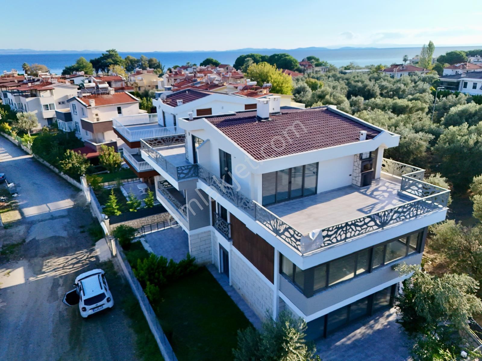 Akçay Aras Emlaktan Narlıda Denize 150 Metre 4+1 Köşe Villa - Görsel 4