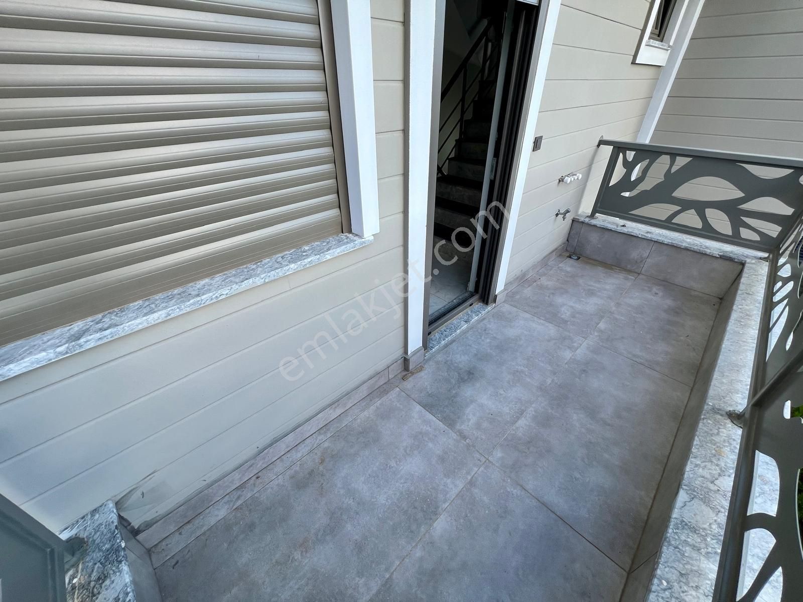 Akçay Aras Emlaktan Narlıda Denize 150 Metre 4+1 Köşe Villa - Görsel 19