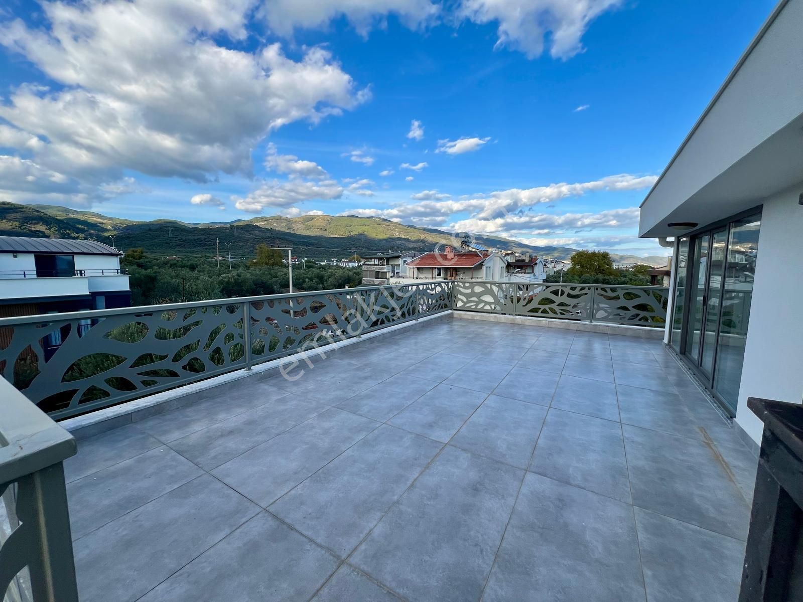 Akçay Aras Emlaktan Narlıda Denize 150 Metre 4+1 Köşe Villa - Görsel 34