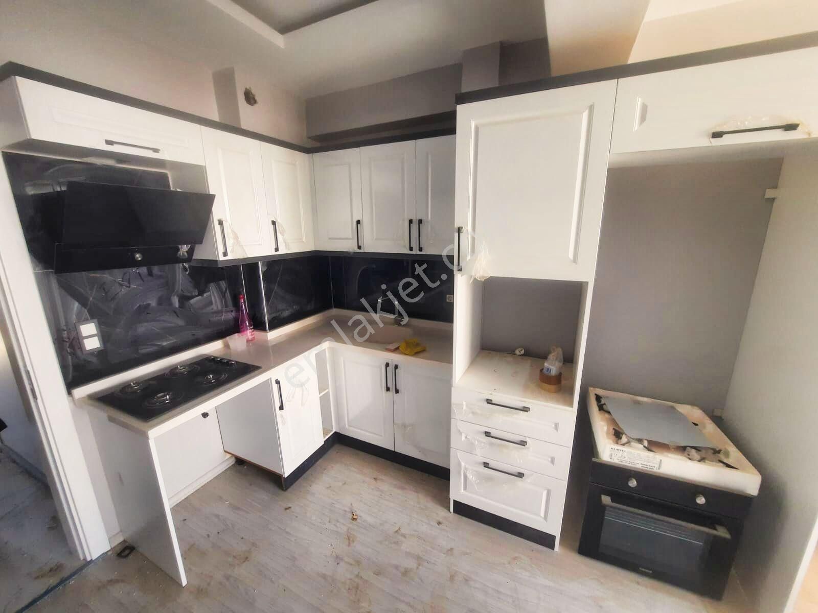 🟩🟩aktiften Akçayın Merkezinde Hem Yatırımlık Hem Yaz Kış Oturacağınız Denize Çok Yakın 1+1 Daire - Görsel 4