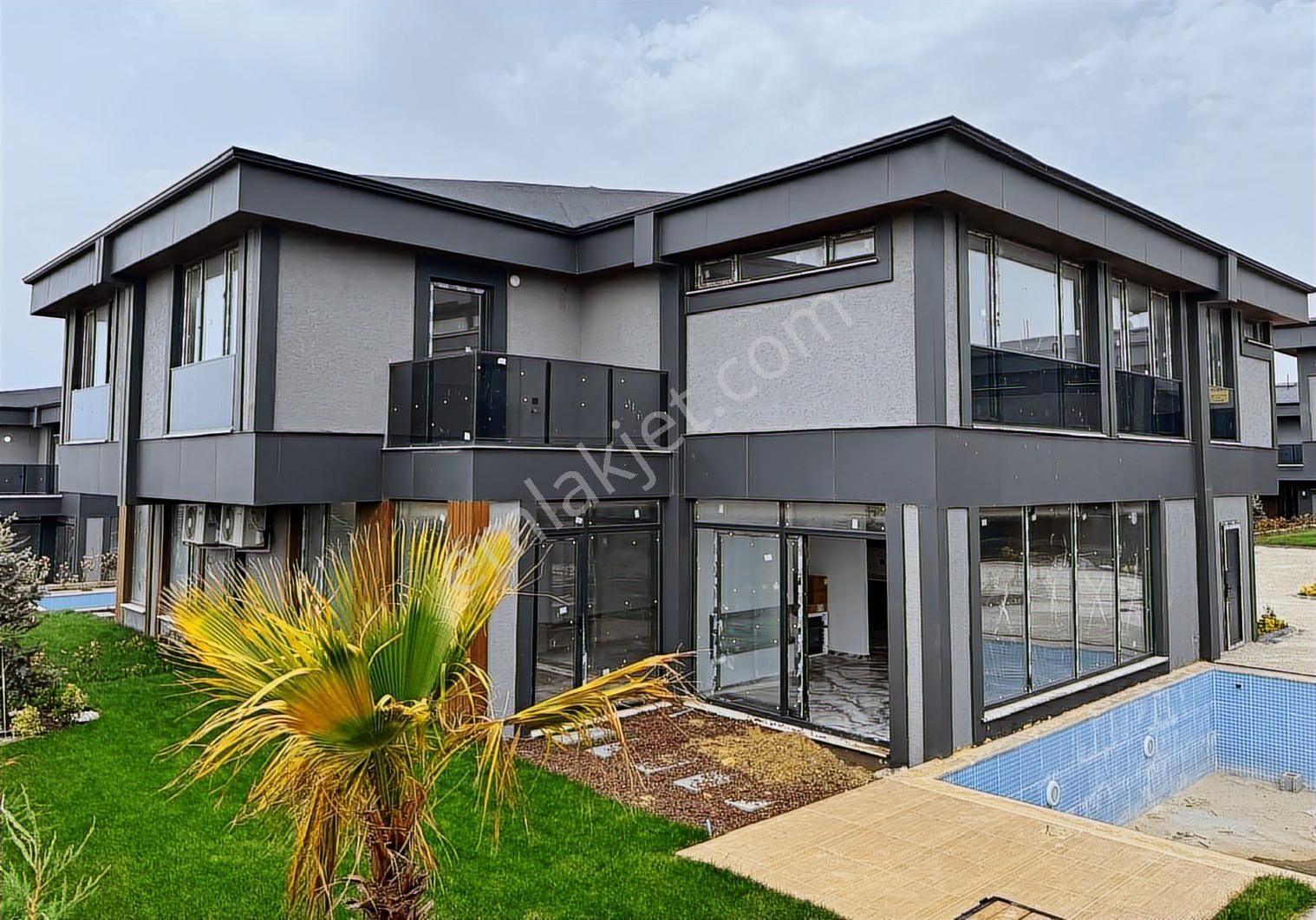 Emlakyap Tan Silivri Selimpaşa Satılık Villa