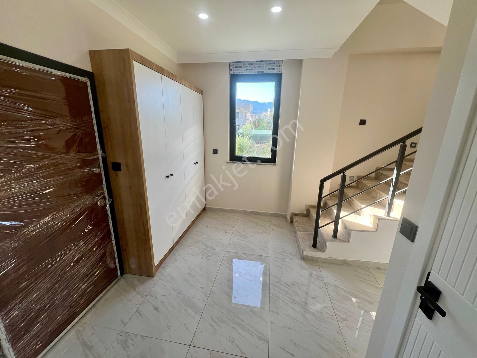 Akçay Aras Emlaktan Tahtakuşlarda Denize 50 Metre Tripleks Villa - Görsel 8