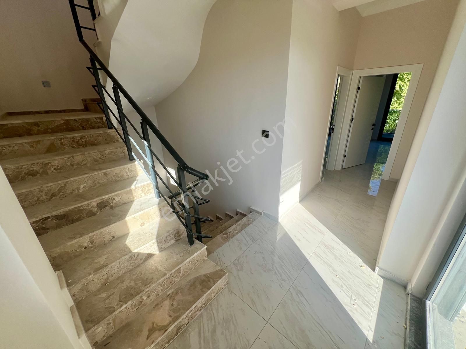 Akçay Aras Emlaktan Tahtakuşlarda Denize 50 Metre Tripleks Villa - Görsel 19