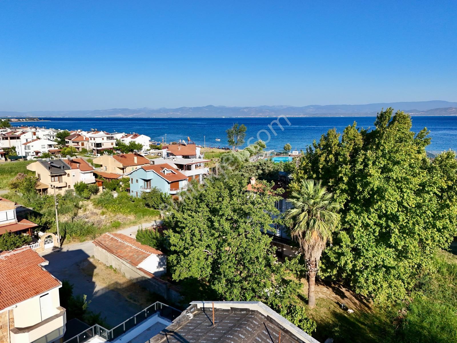 Akçay Aras Emlaktan Tahtakuşlarda Denize 50 Metre Tripleks Villa