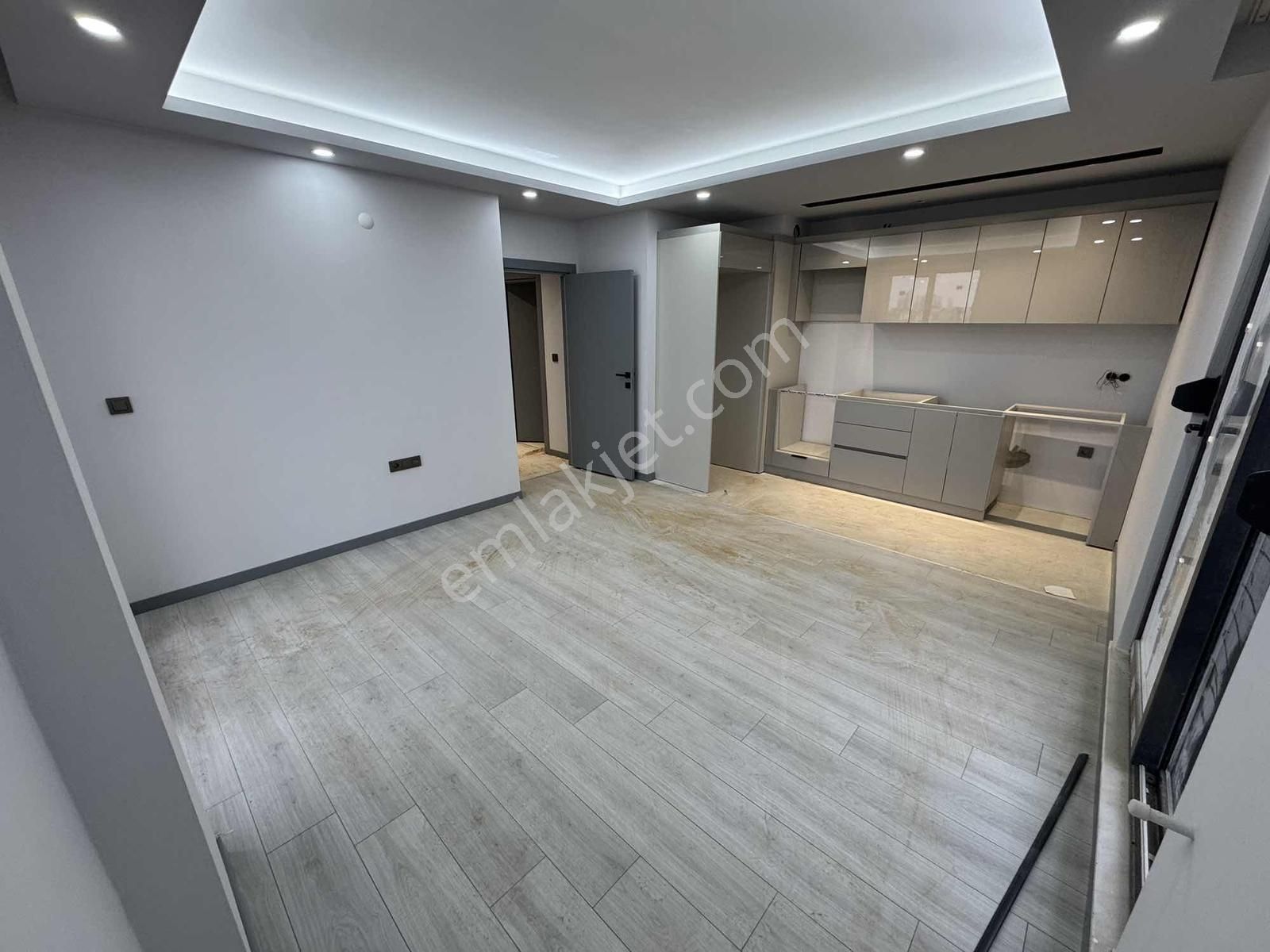 Teomanpaşa'da Ara Katta Sıfır Lüks 2+1 Daire Asansörlü