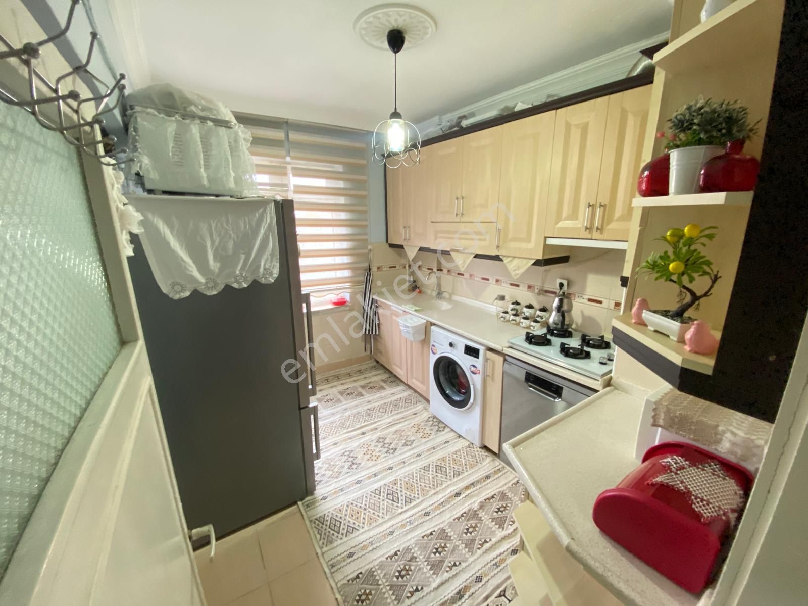 Fatih Ulubatlı Hasan Mahallesinde Ara Kat Ön Cephe Satılık Daire - Görsel 2