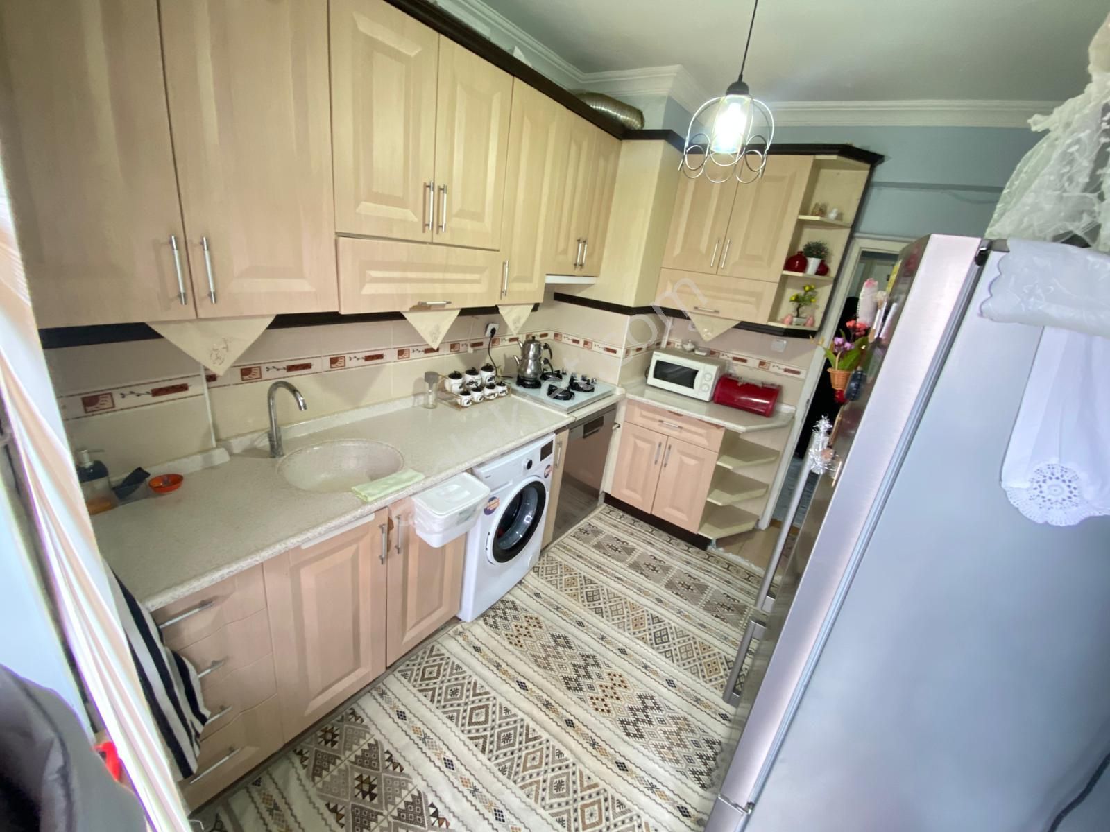 Fatih Ulubatlı Hasan Mahallesinde Ara Kat Ön Cephe Satılık Daire