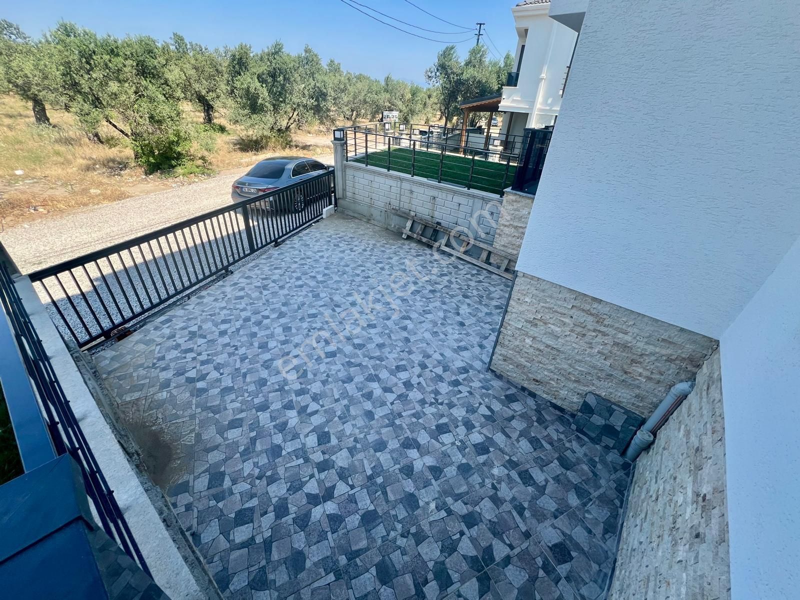 Akçay Aras Emlaktan Güre Çamlıbelde Denize 500 M. 4+1 Villa - Görsel 5