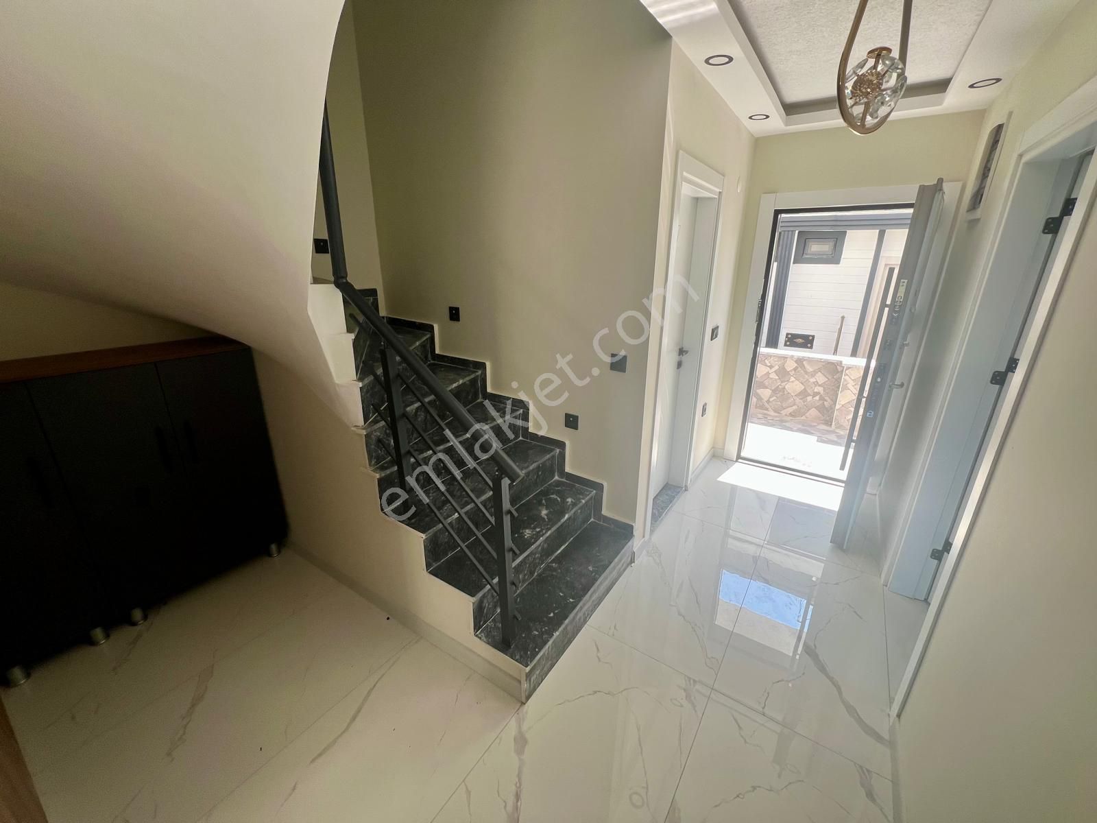 Akçay Aras Emlaktan Güre Çamlıbelde Denize 500 M. 4+1 Villa - Görsel 8