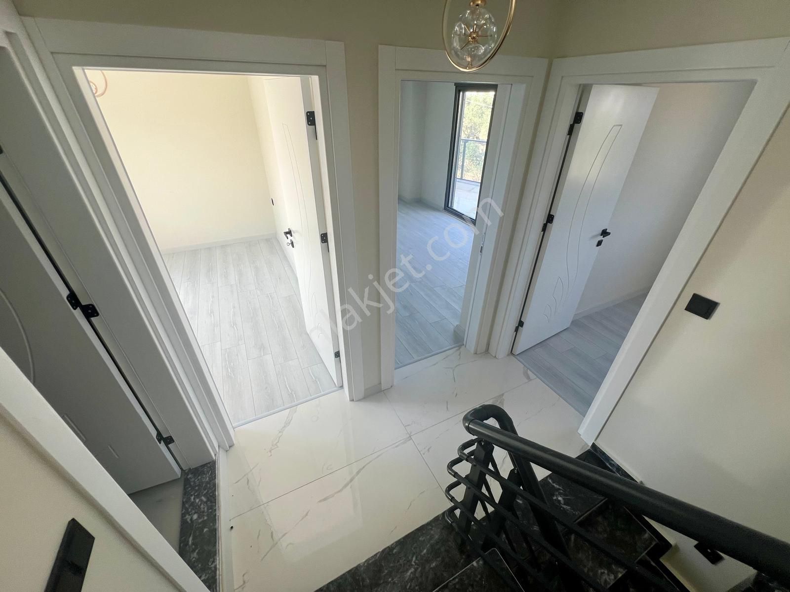 Akçay Aras Emlaktan Güre Çamlıbelde Denize 500 M. 4+1 Villa - Görsel 19