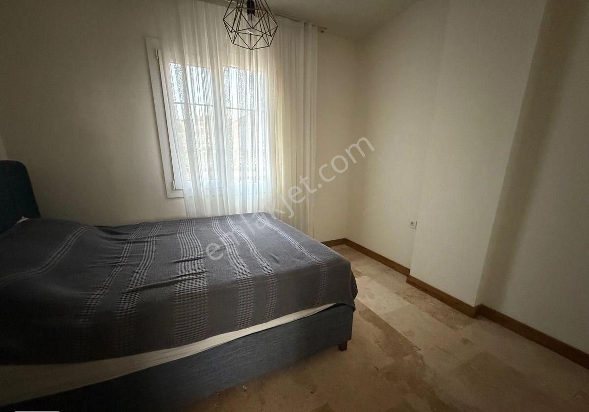 Foça Hayat’da Havuzlu Sitede Özel Bahçeli Eşyalı Lüx Villa - Görsel 11